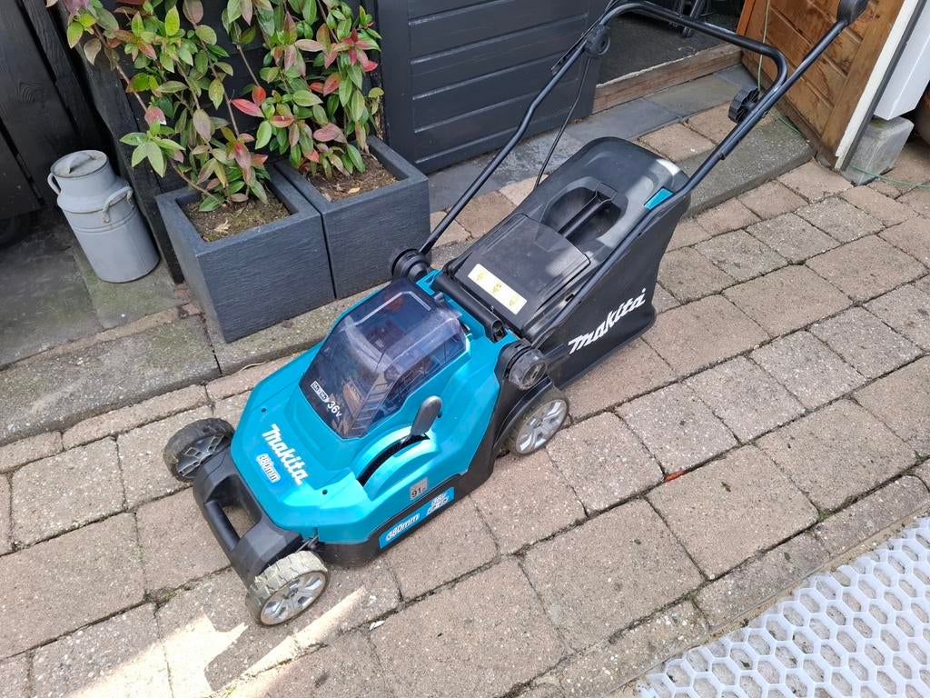 Makita accu  grasmaaier, Tuin en Terras, Grasmaaiers, Ophalen, Gebruikt, Accu-grasmaaier, Makita