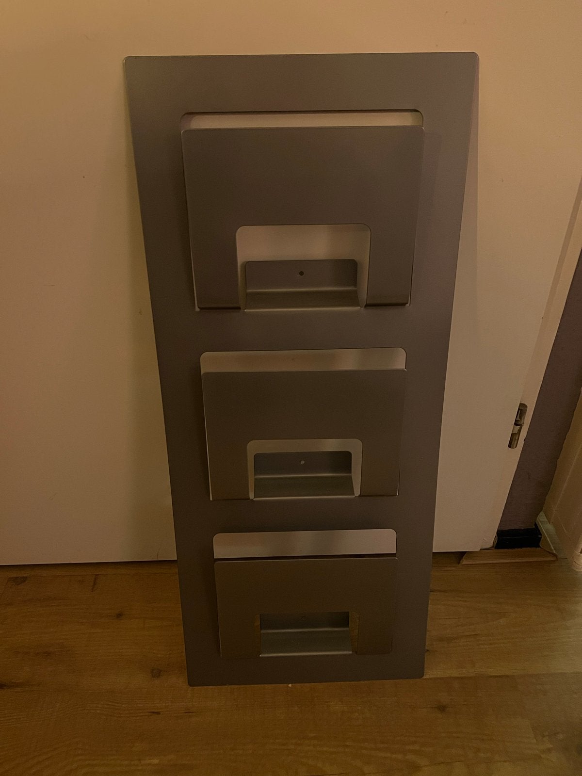 Modern tijdschriftenrek/boekenrek, Ophalen, Metaal, Zo goed als nieuw, Tijdschriftenrek