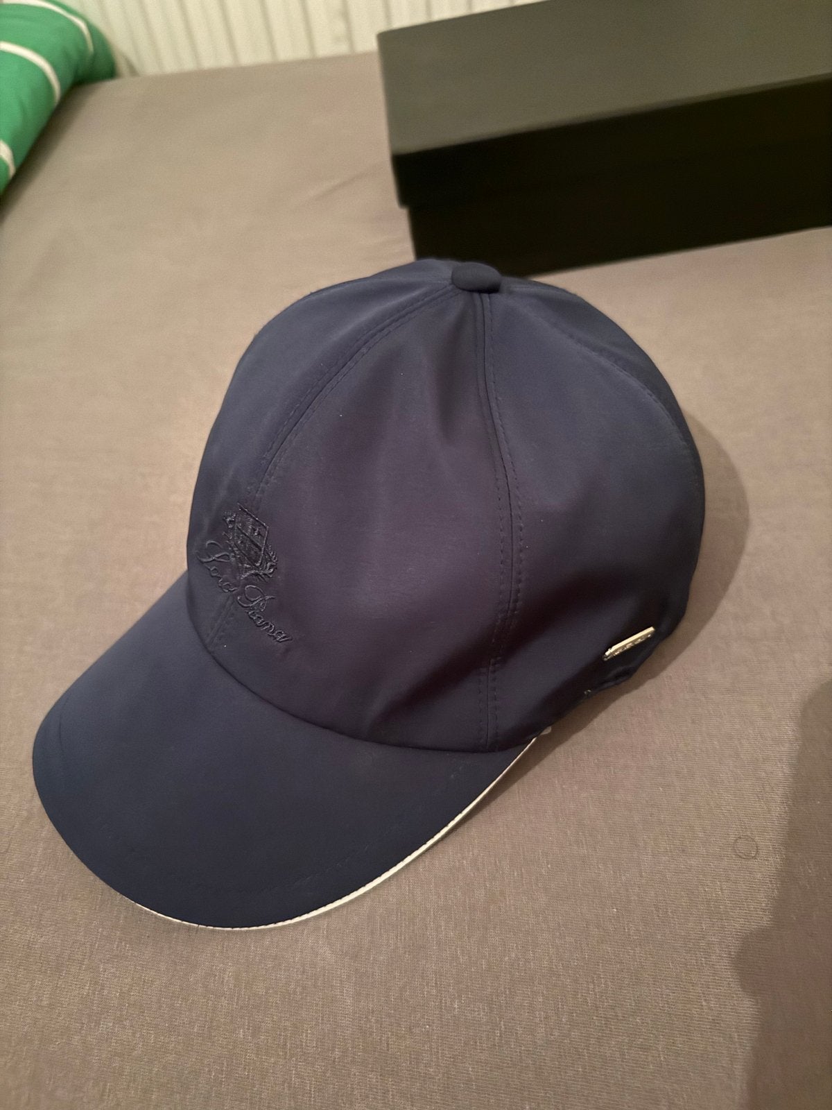 Donkerblauwe Loro Piana Pet - Zo goed als nieuw, Kleding | Heren, Hoeden en Petten, Ophalen of Verzenden, Zo goed als nieuw, One size fits all