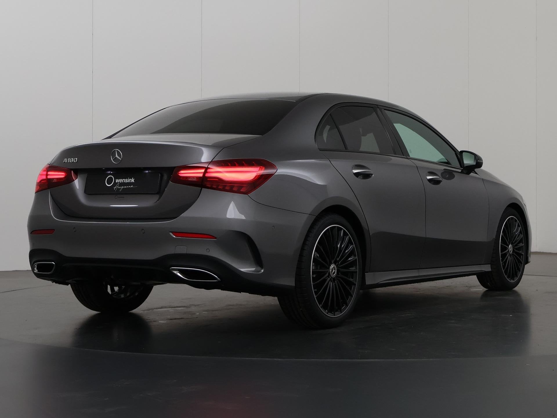 Mercedes-Benz A-Klasse 180 Star Edition AMG Line | Night | M, Dealer onderhouden, 136 pk, Gebruikt, Origineel Nederlands