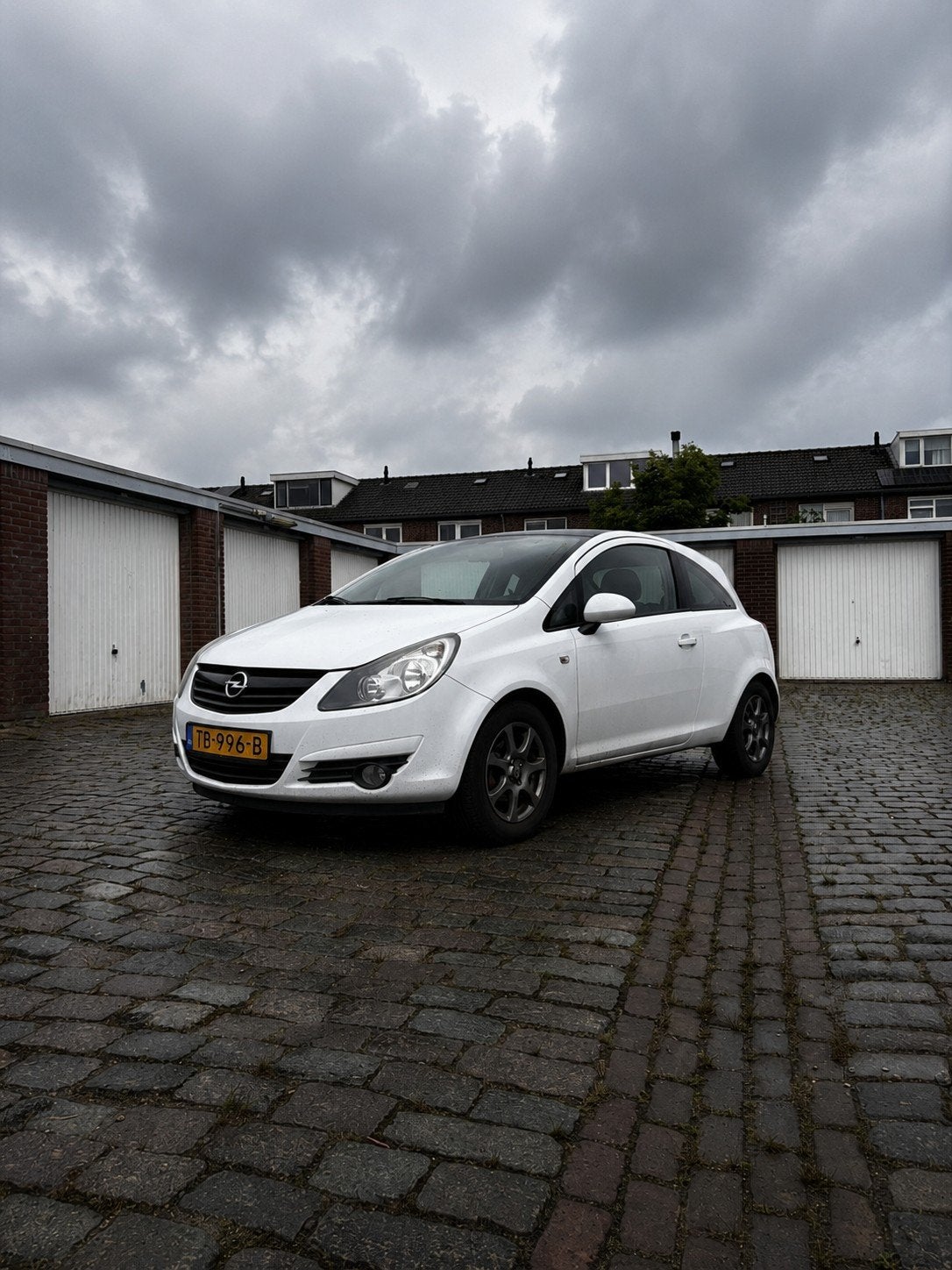 Opel Corsa 1.2 16V 3D WR 2010 Wit, Auto's, Opel, Voorwielaandrijving, Euro 5, 450 kg, 40 €/maand