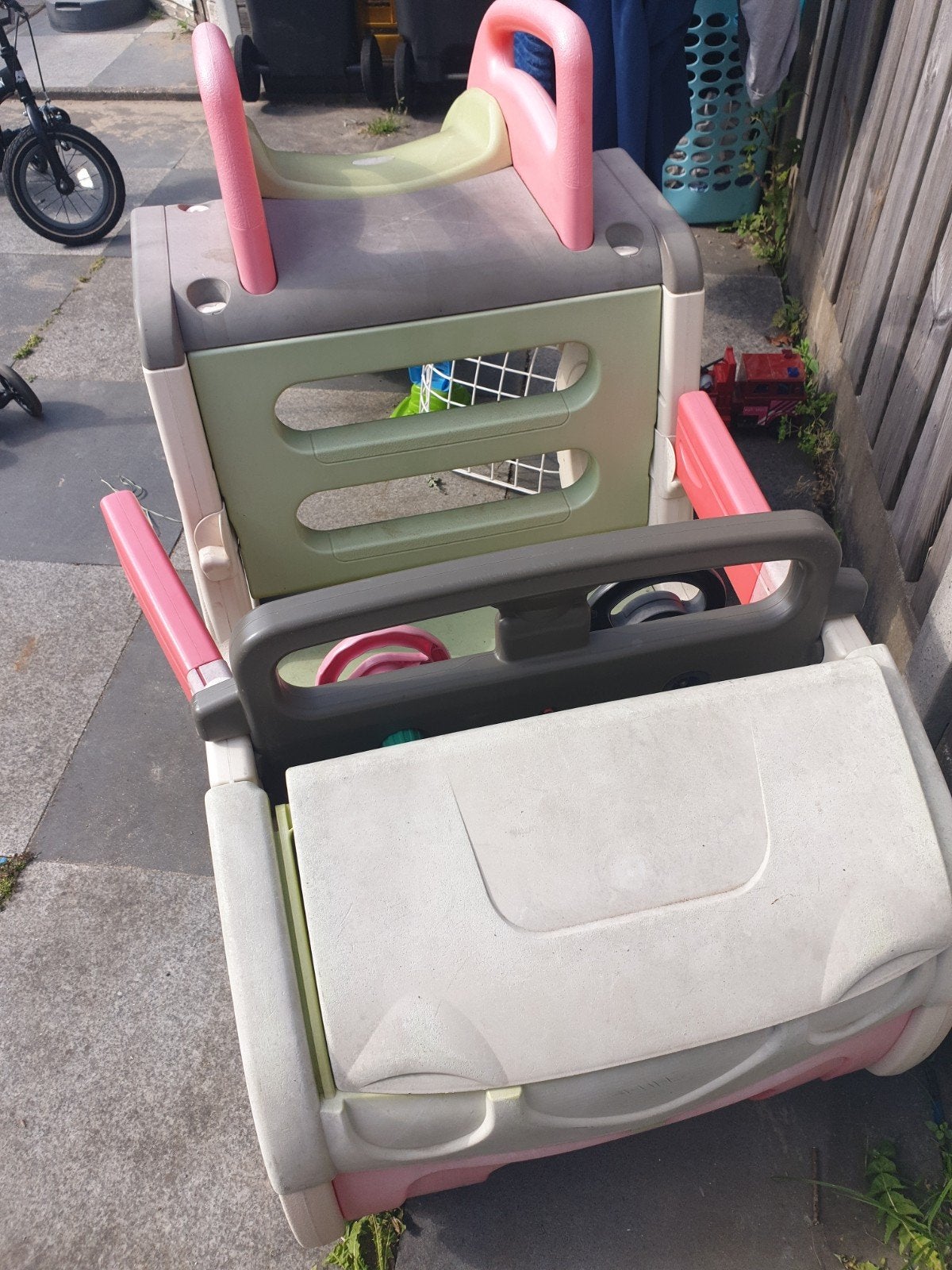 Smoby speel auto met glijbaan en water/zqndbak, Ophalen, Gebruikt, Zandbak
