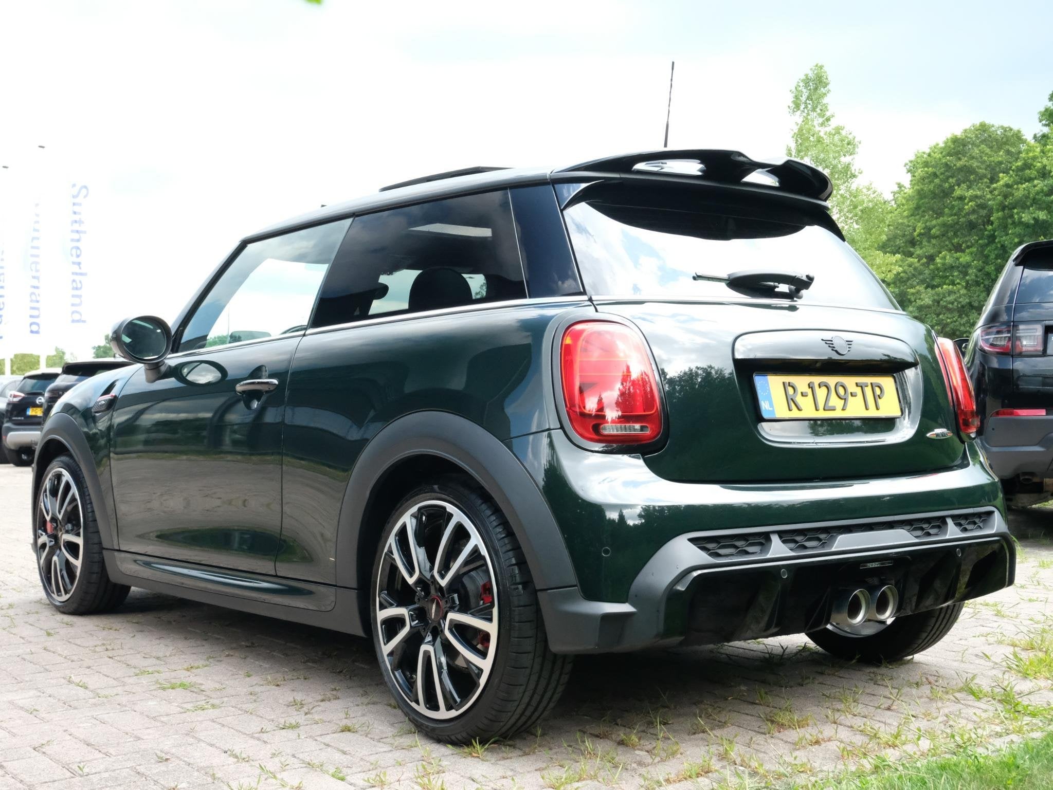 MINI 3-Deurs 2.0 John Cooper Works Essential 231 PK | BTW |, Auto's, Mini, Gebruikt, 4 cilinders, 4 stoelen, Bedrijf