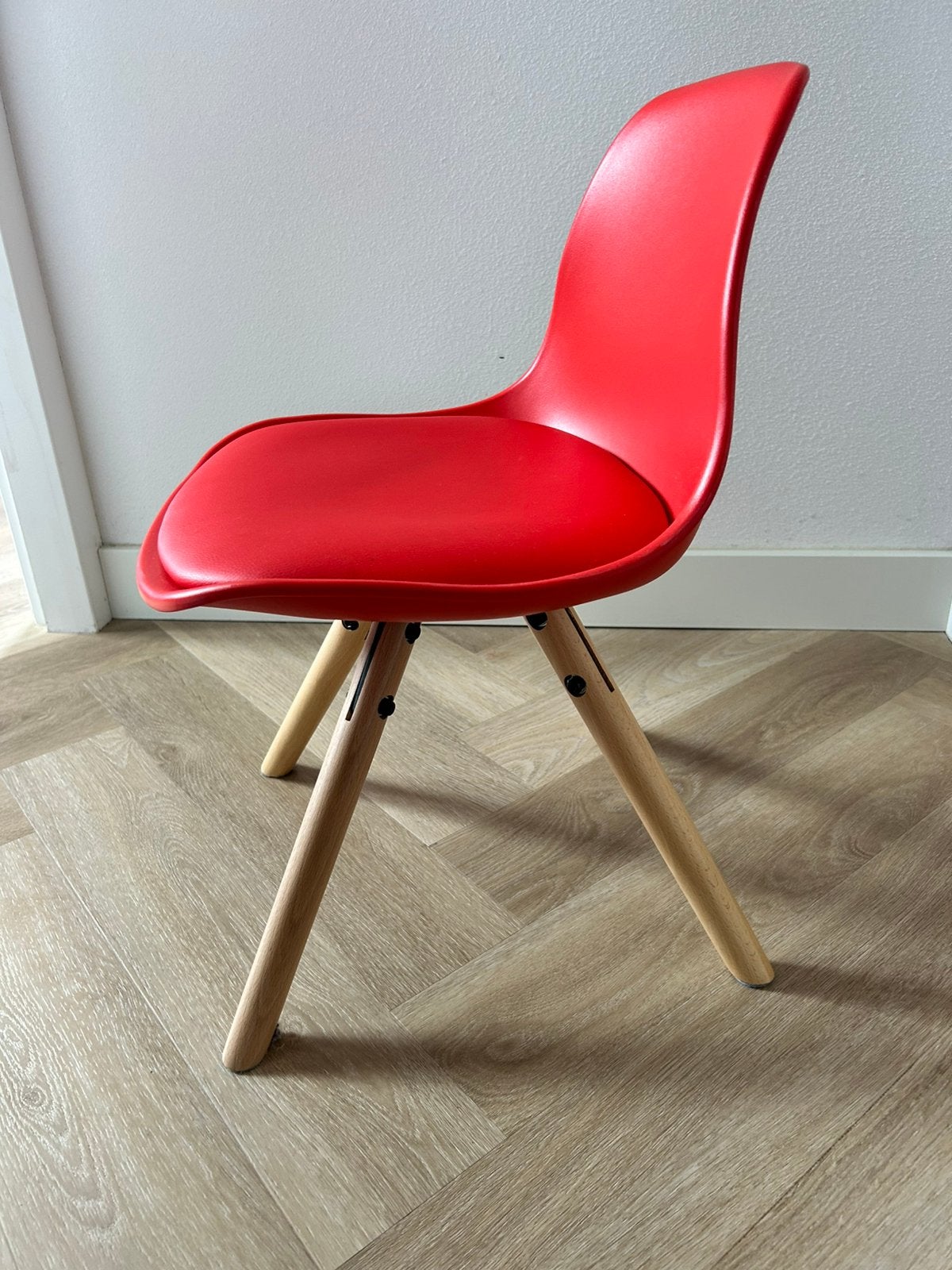 Kinder stoeltje rood, Huis en Inrichting, Stoelen, Ophalen, Zo goed als nieuw, Rood, Eén