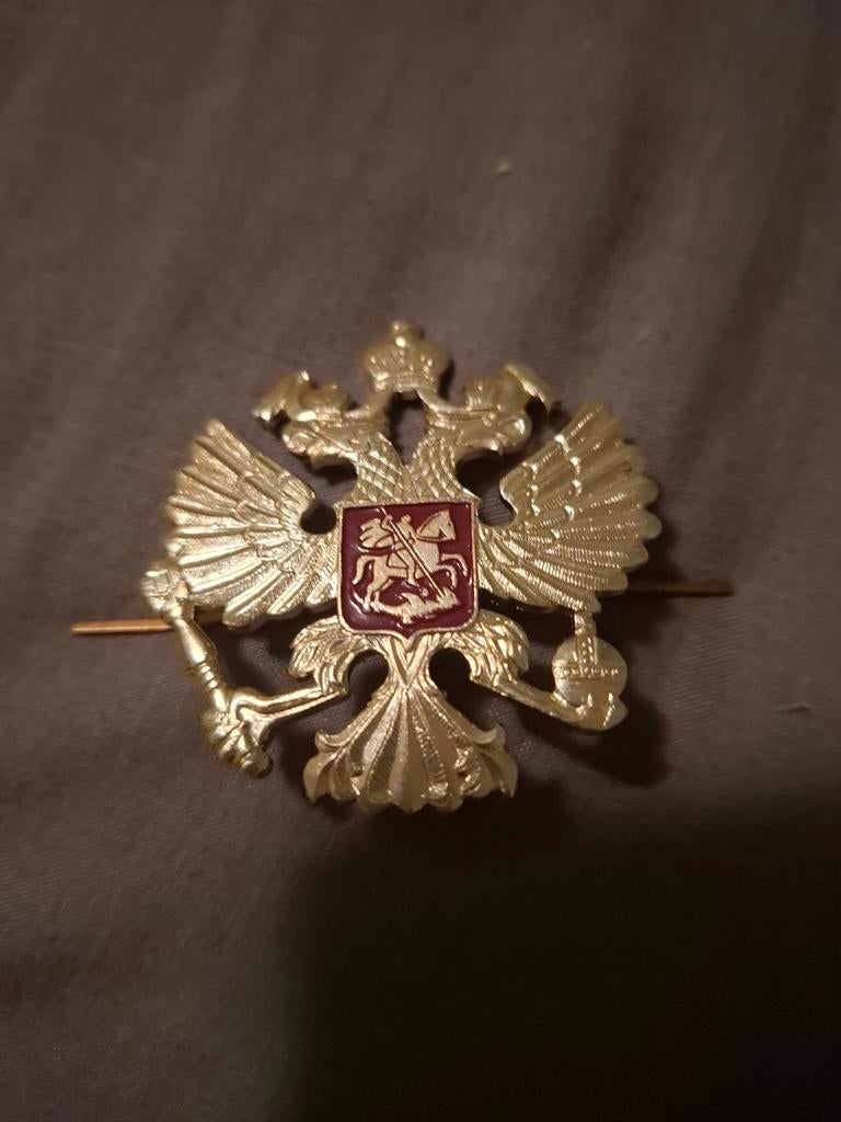 Broche met dubbele adelaar, Ophalen