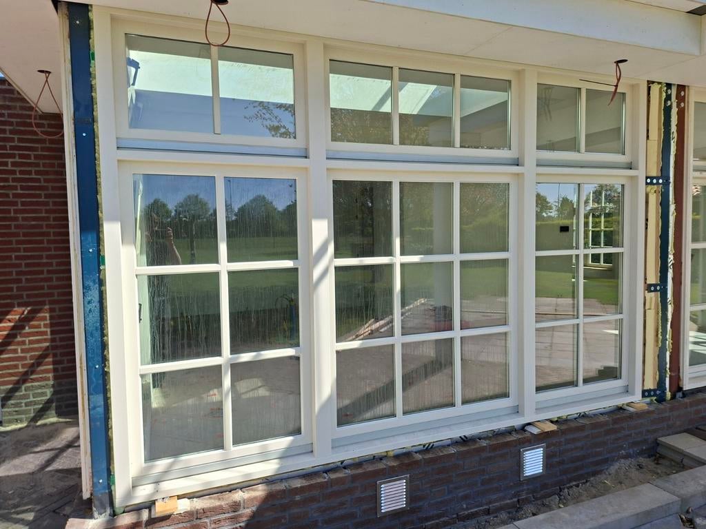 Groot hardhouten kozijn met HR++ glas, Gevelraam of Ruit, Zo goed als nieuw, Dubbelglas, 160 cm of meer