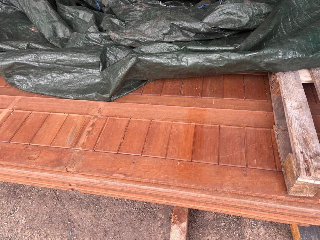 Lambrisering uit kerk 44 cm hoog, meeste delen 450 cm lang,, Doe-het-zelf en Verbouw, Hout en Planken, Ophalen, Minder dan 25 mm