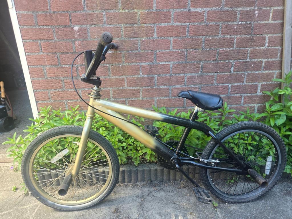 BMX crossfiets met steps en handrem - opknappertje, Gebruikt, Velgrem, 20 tot 24 inch, Ophalen of Verzenden