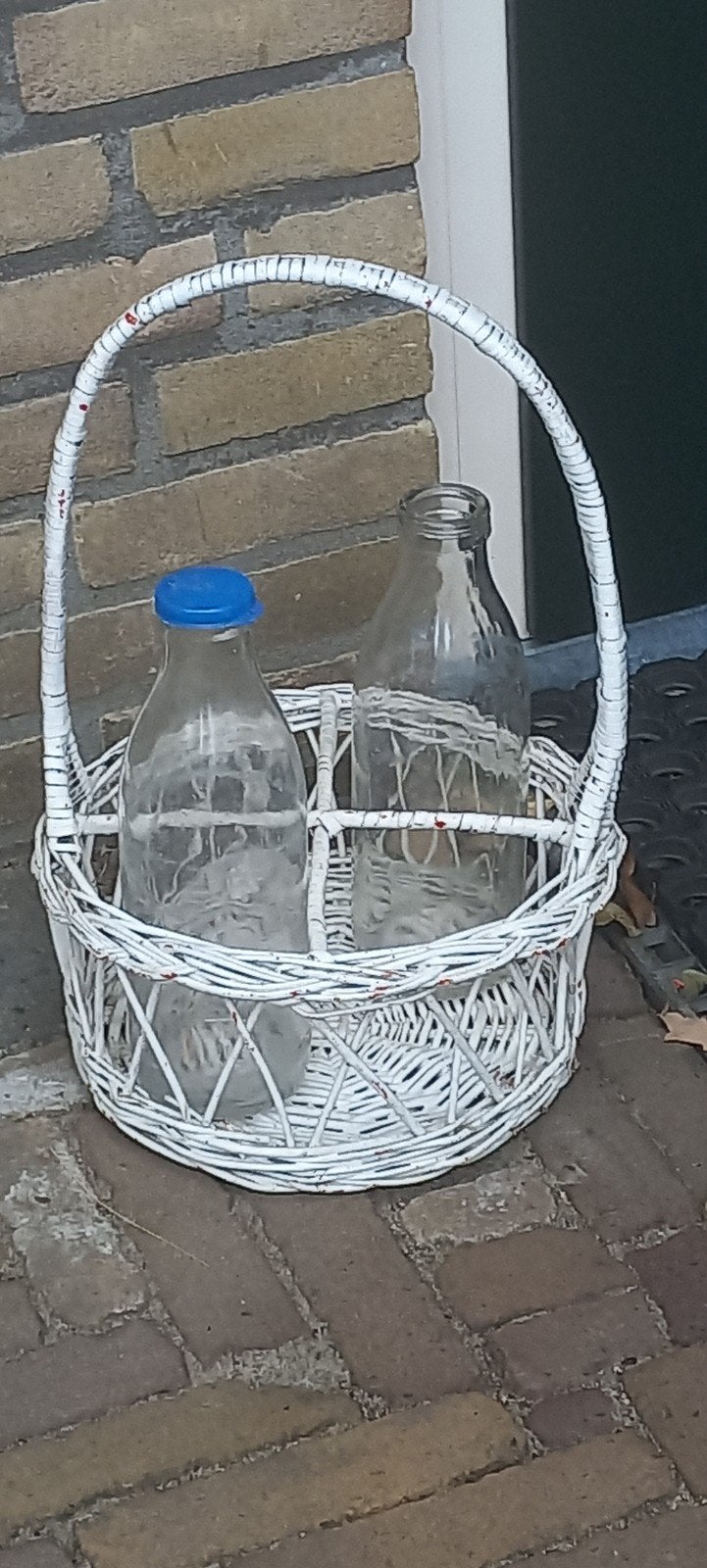 Vintage Melkflesmandje met Oude Melkflessen, Ophalen of Verzenden