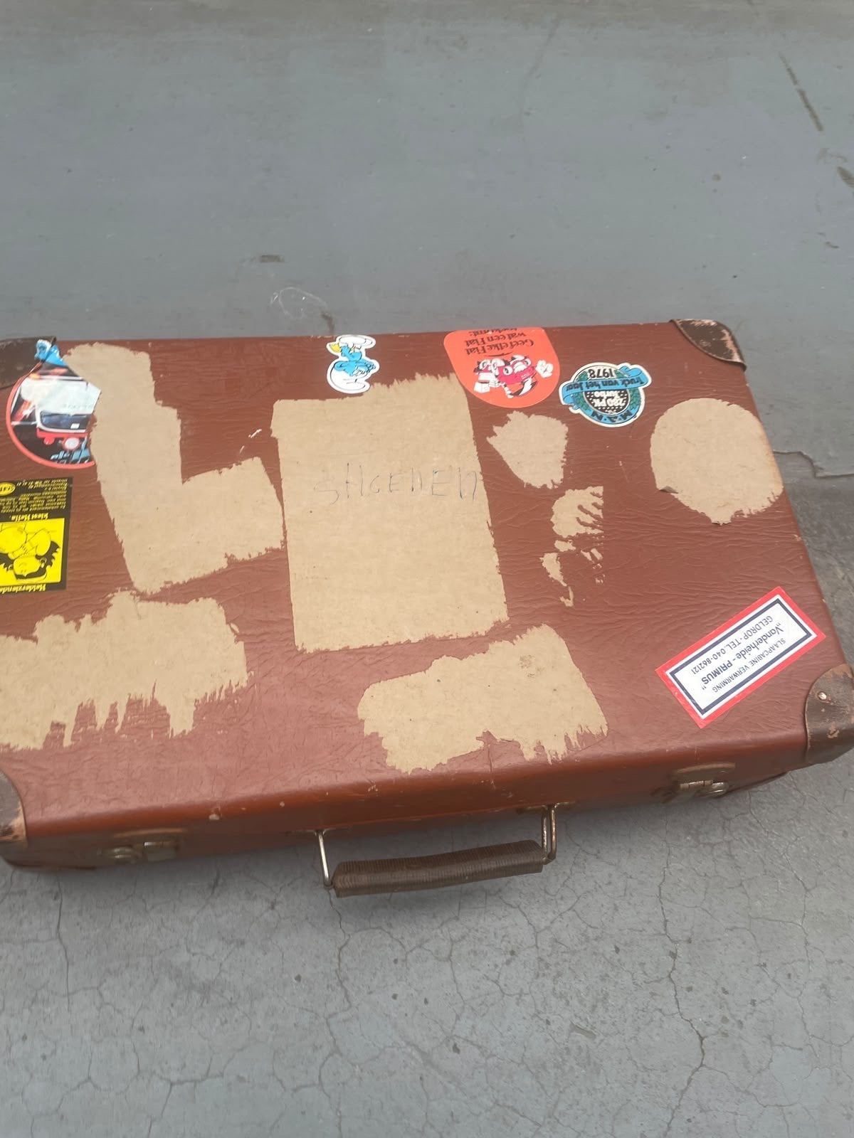 Vintage Koffer - Bruin met Stickers, 60 tot 70 cm, Overige materialen, Gebruikt, Slot