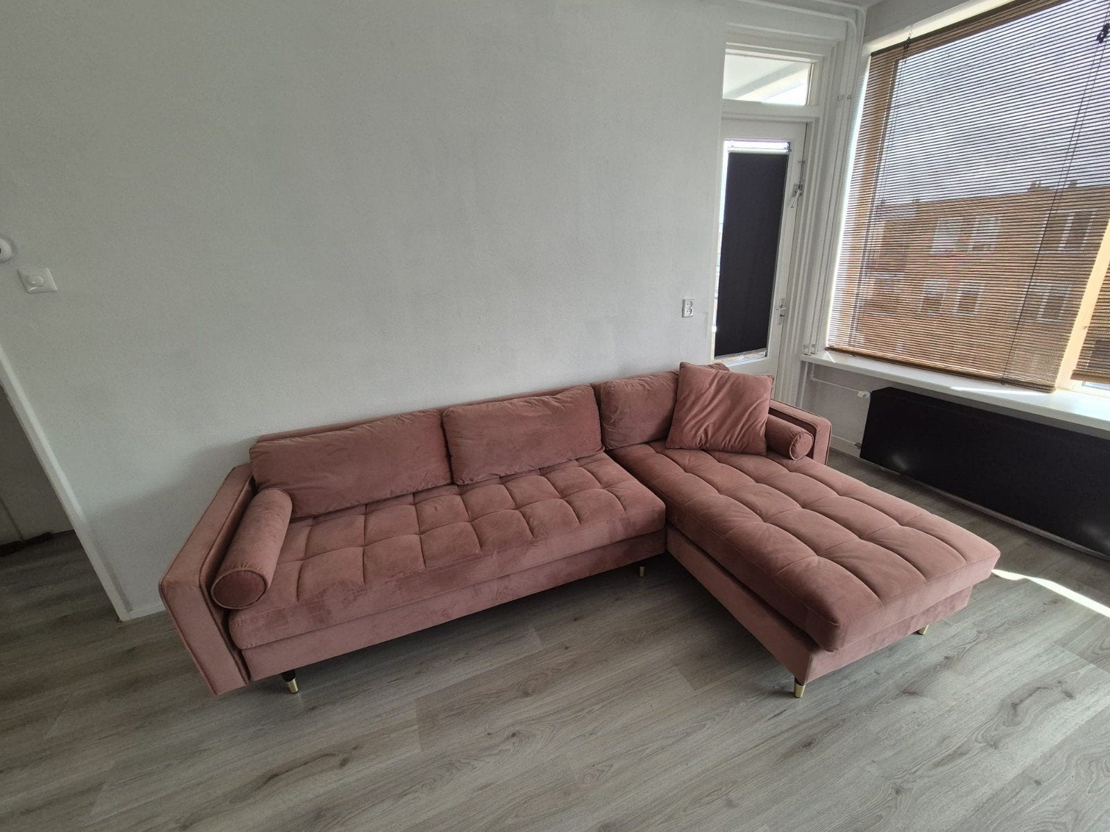 Roze  velvet Hoekbank met Chaise Longue - Zo goed als nieuw, Huis en Inrichting, Banken | Bankstellen, Ophalen, 100 tot 125 cm