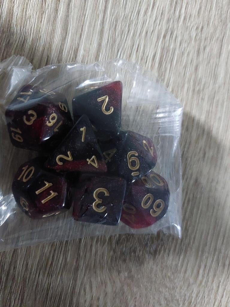 Luxe Rode Doorschijnende DnD Dice Set met Gouden Cijfers, Hobby en Vrije tijd, Gezelschapsspellen | Overige, Vijf spelers of meer