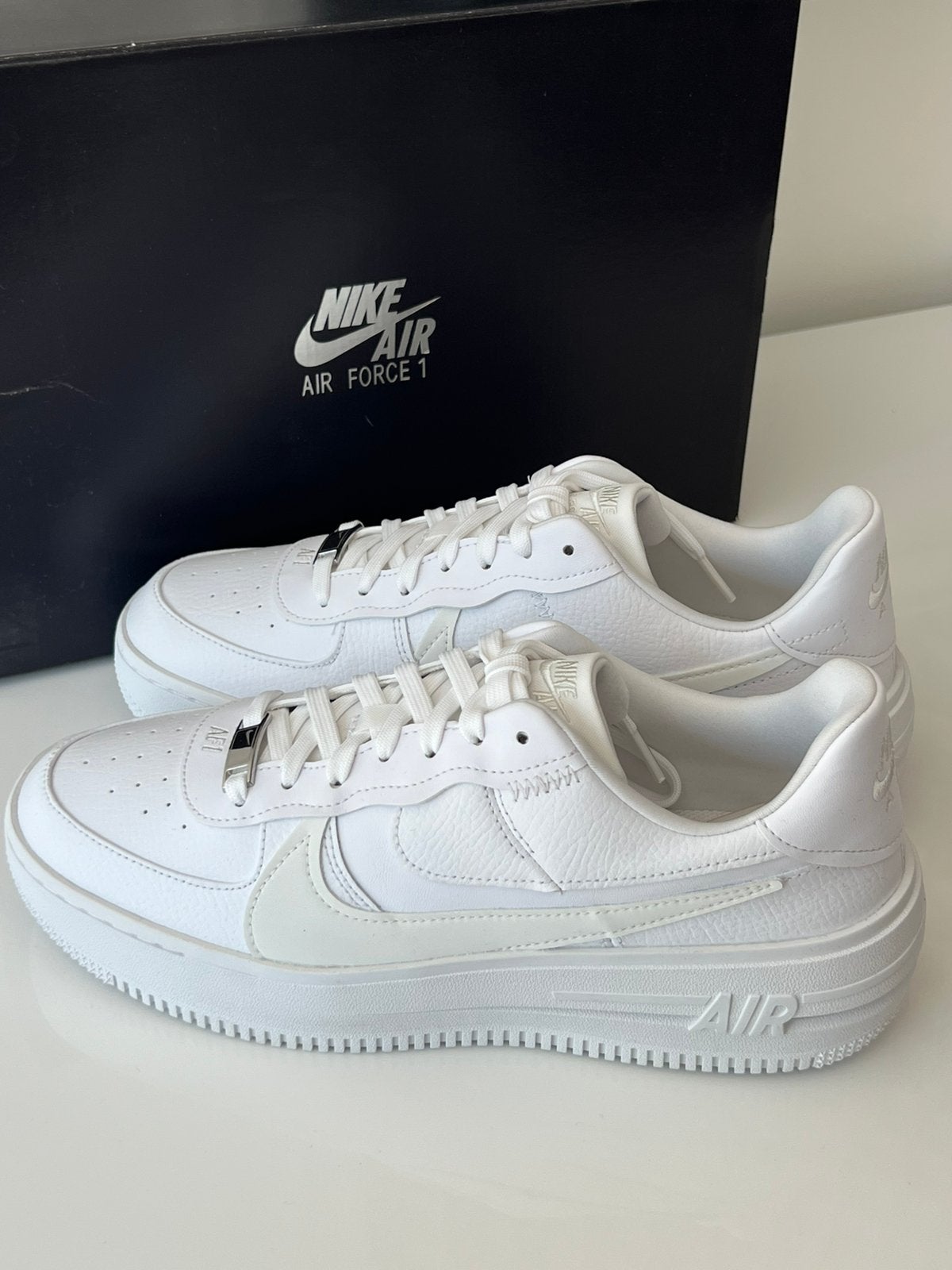 NIEUWE Nike air force 1 platform AF1 PLT.AF.ORM, mt 42, Kleding | Dames, Schoenen, Verzenden, Wit, Sneakers of Gympen, Zo goed als nieuw