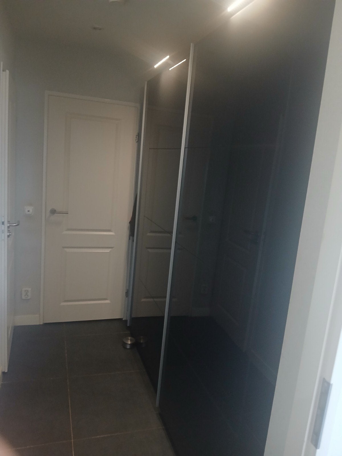 Moderne kledingkast met spiegeldeuren, Huis en Inrichting, 100 tot 150 cm, 200 cm of meer, Met plank(en), Overige houtsoorten