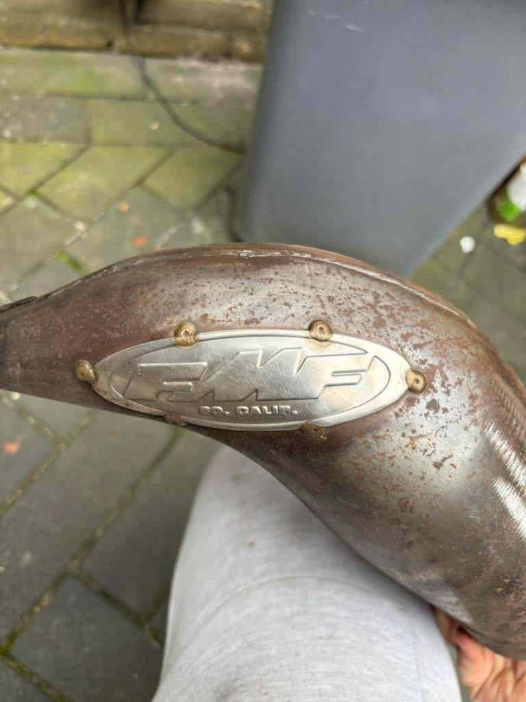 Fmf uitlaat, Ophalen