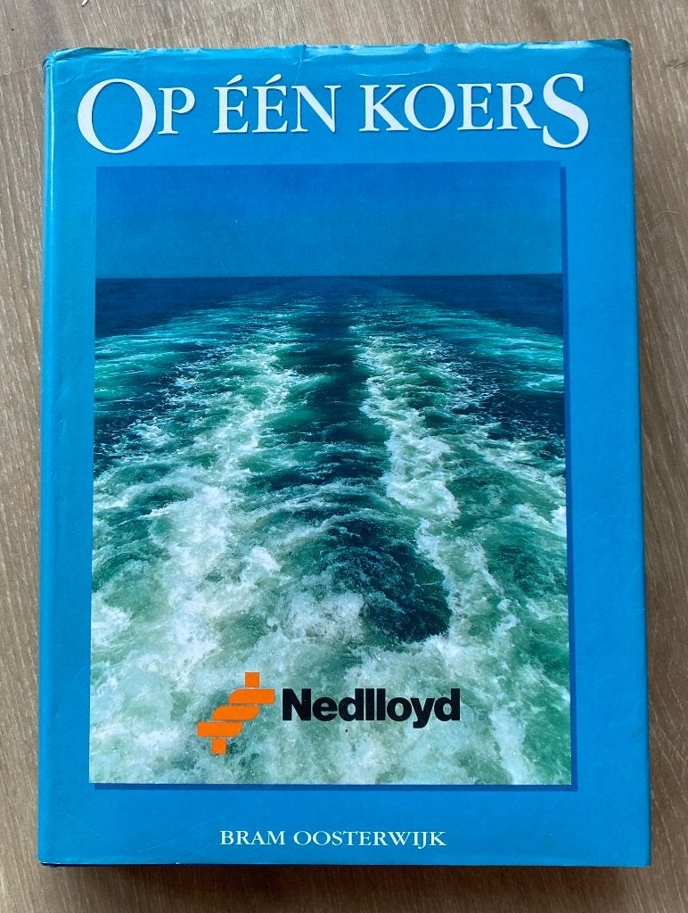 Op één koers Nedlloyd 1945 - 1988 door Bram Oosterwijk, Verzamelen, Scheepvaart, Verzenden, Zo goed als nieuw, Motorboot, Boek of Tijdschrift
