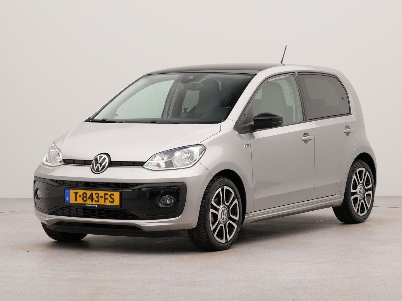 Volkswagen up! 1.0 R-Line Bluetooth | Camera & parkeersensor, Voorwielaandrijving, Gebruikt, 4 stoelen, 891 kg