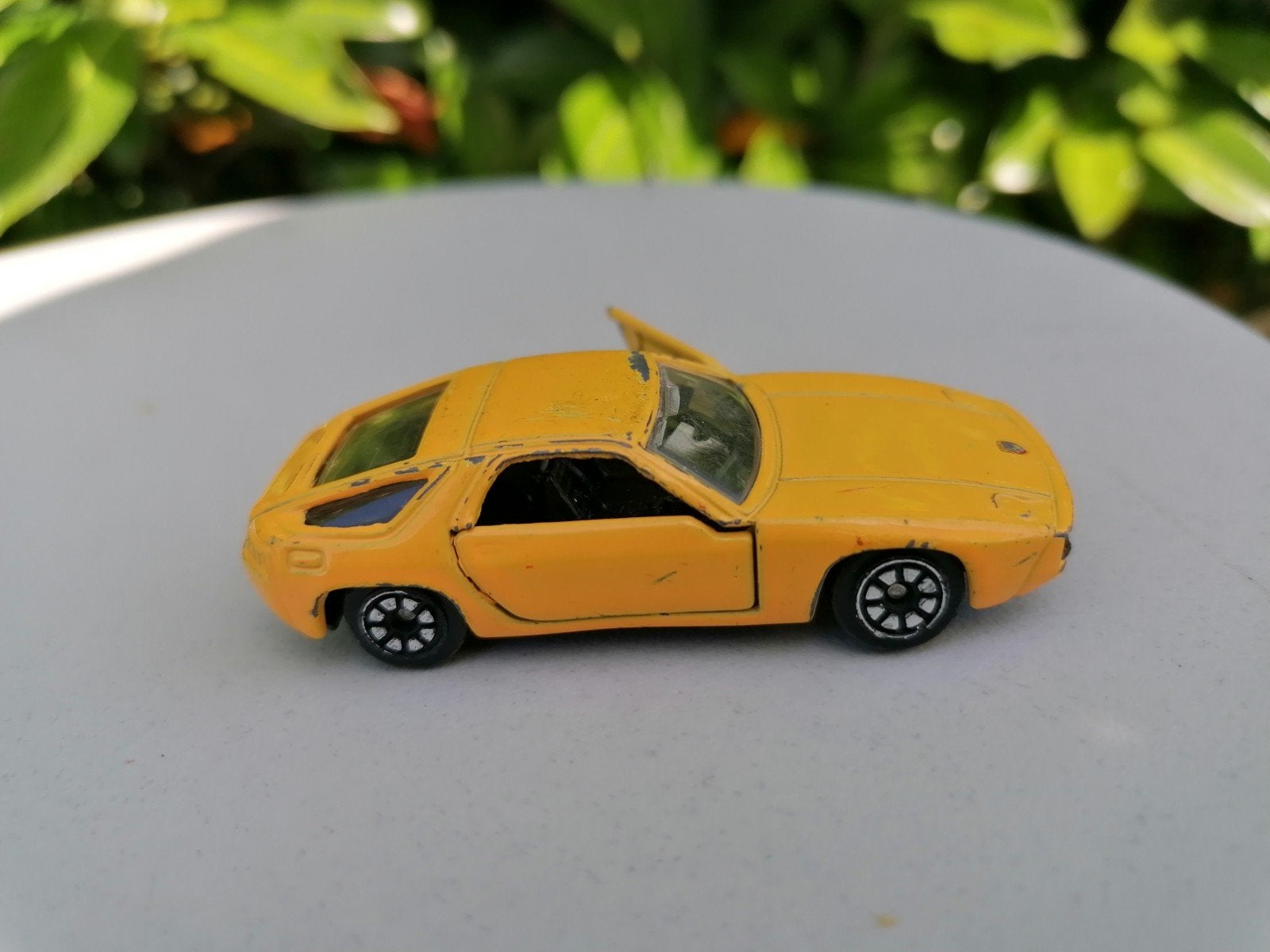 Vintage Gele Speelgoedauto met Openende Deuren, Hobby en Vrije tijd, Ophalen of Verzenden