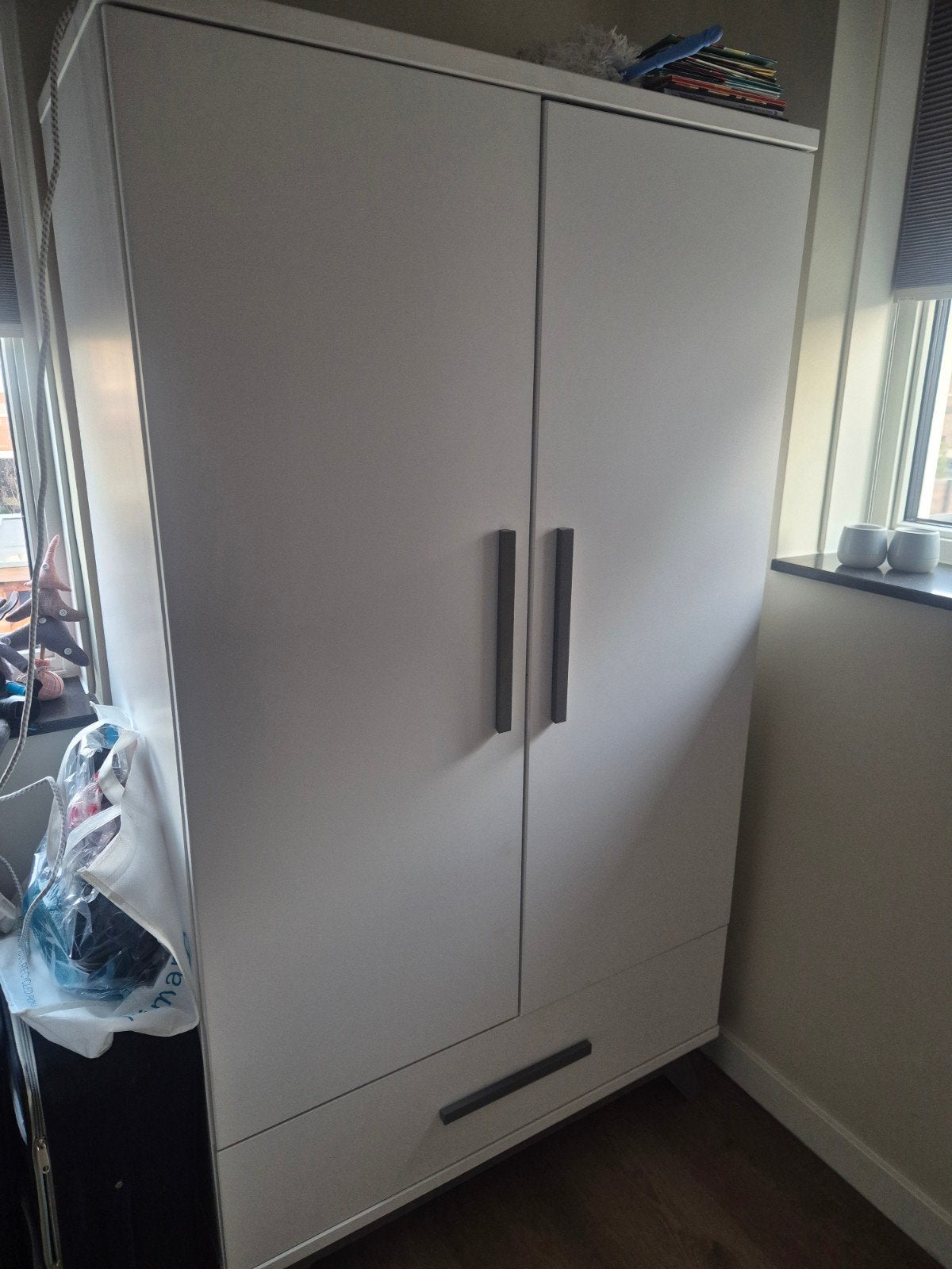 Witte kledingkast voor babykamer met lade en deuren, Modern, functioneel, 50 tot 100 cm, Zo goed als nieuw, 150 tot 200 cm