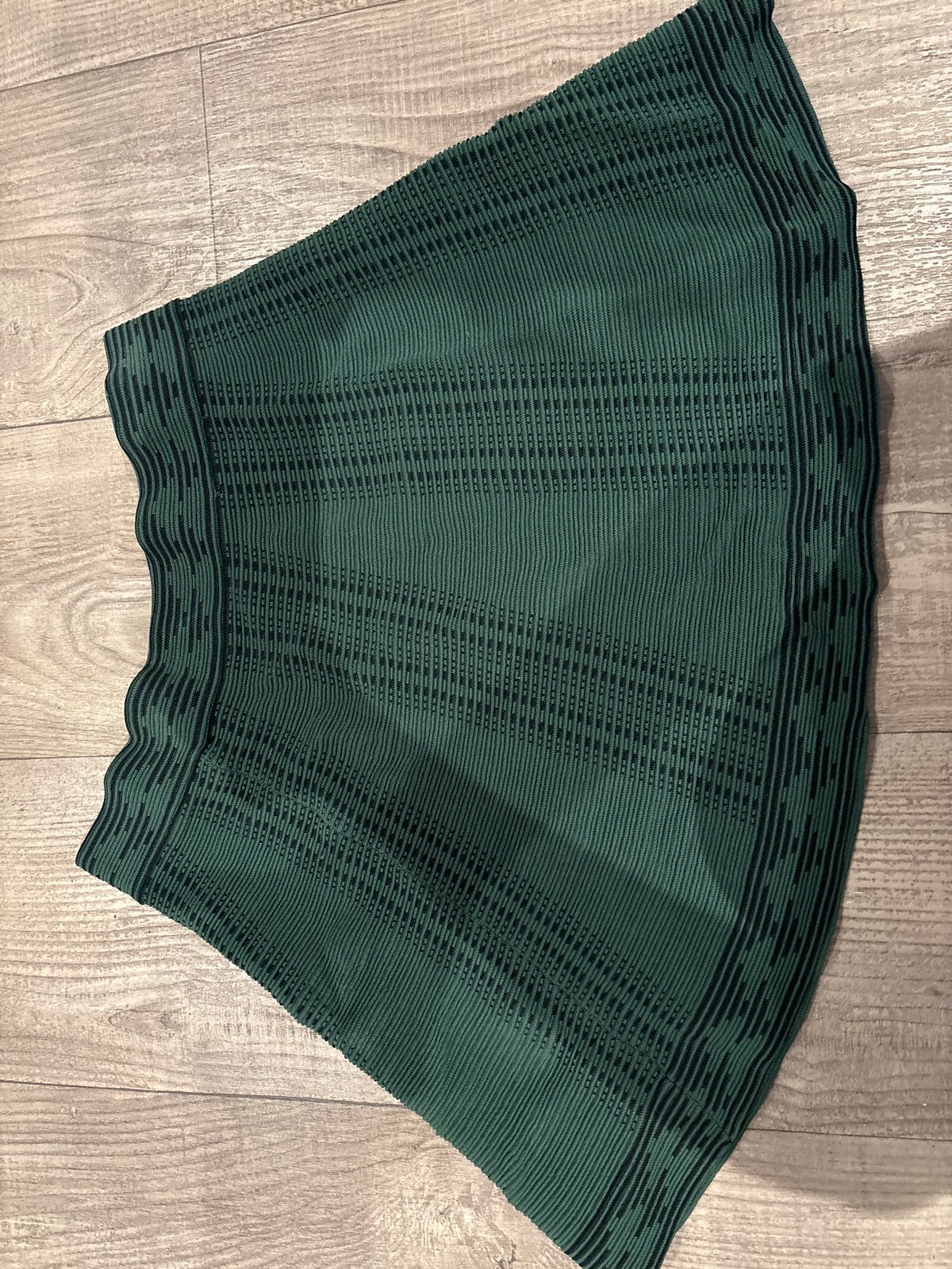 Nikkie mini-rok in donkergroen, maat 38, Kleding | Dames, Zo goed als nieuw, Boven de knie, Groen, Ophalen
