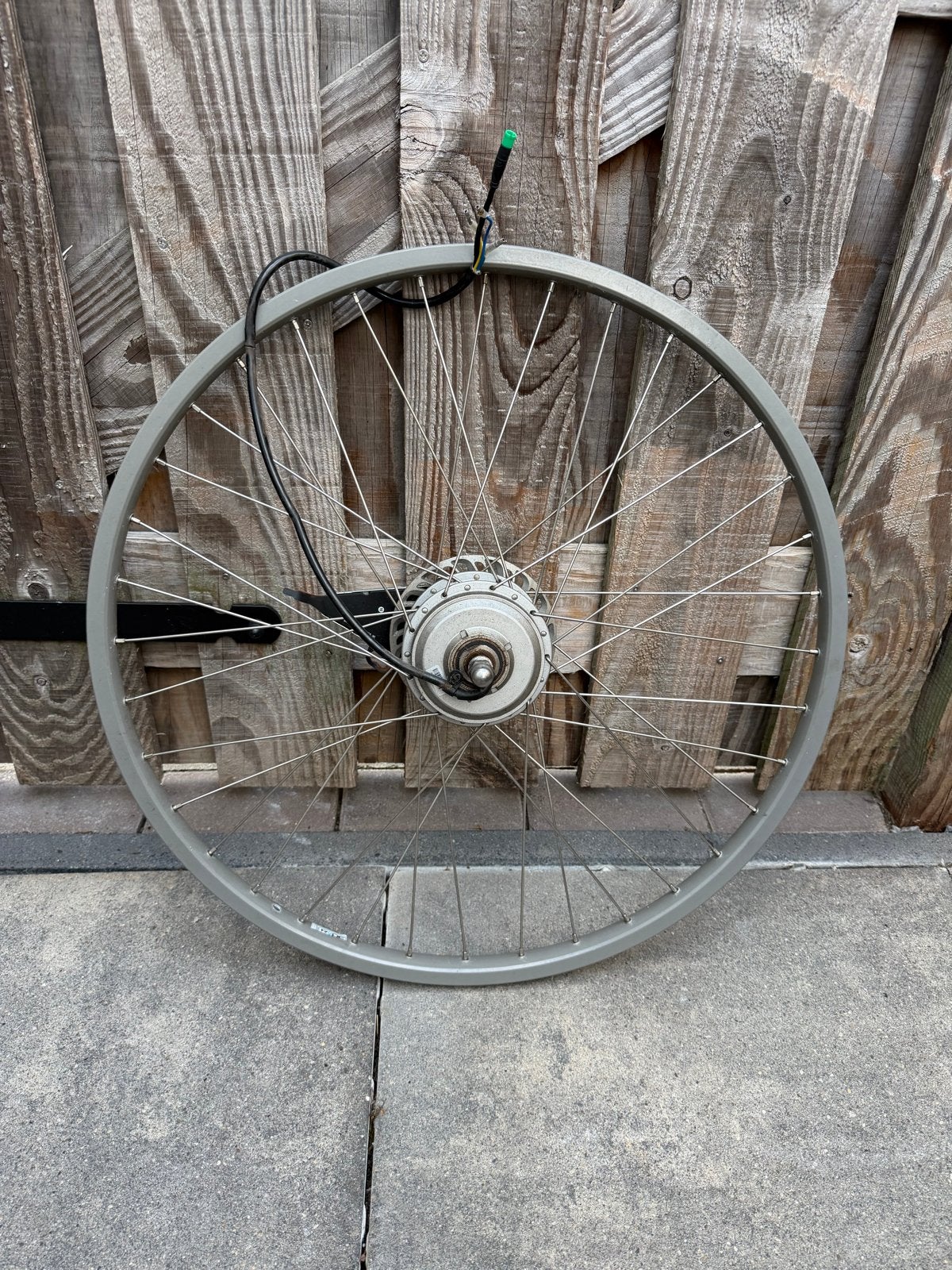 Ecomo Voorwiel 28 inch met motor (getest), Fietsen en Brommers, Fietsonderdelen, Gebruikt, Ophalen of Verzenden, Aluminium, Elektrische fiets