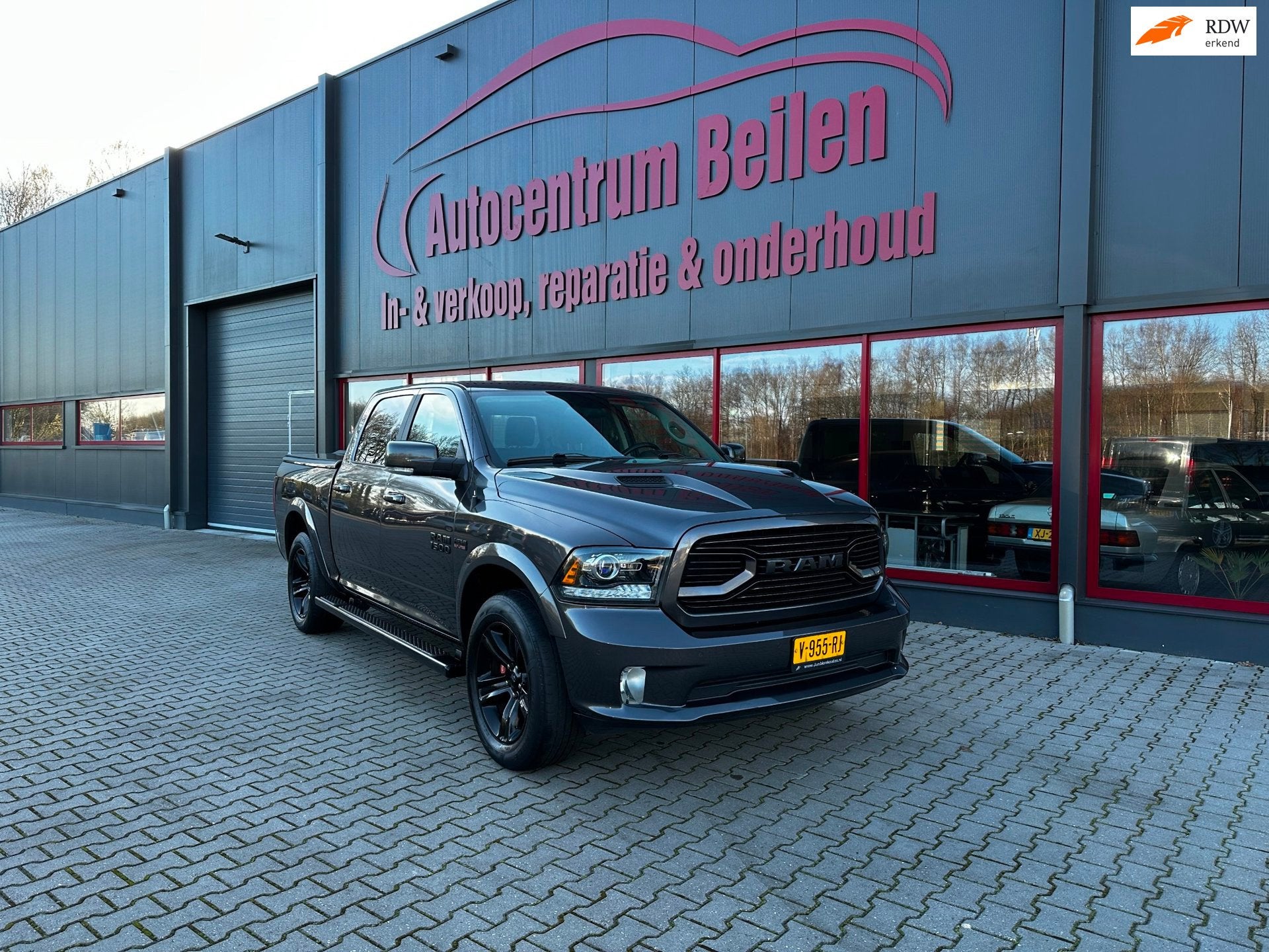 Dodge RAM 1500 SPORT CREW CAB / LPG-G3 / 4x4 / Leder /, Gebruikt, 5654 cc, Leder, Bedrijf