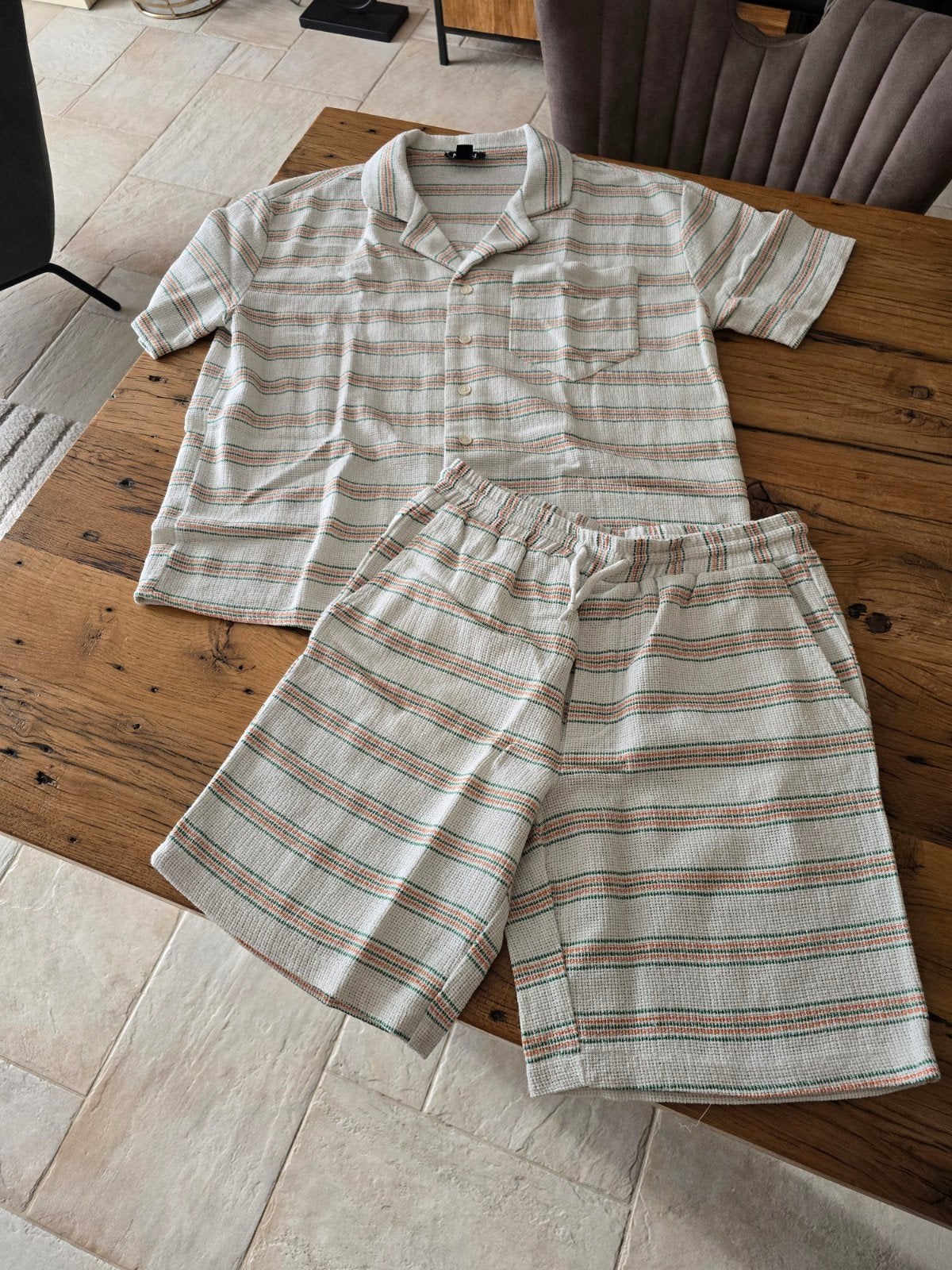 Te koop heren setje blouse en short, merk Boohooman, maat M., Overige kleuren, Maat 48/50 (M), Ophalen of Verzenden, Zo goed als nieuw
