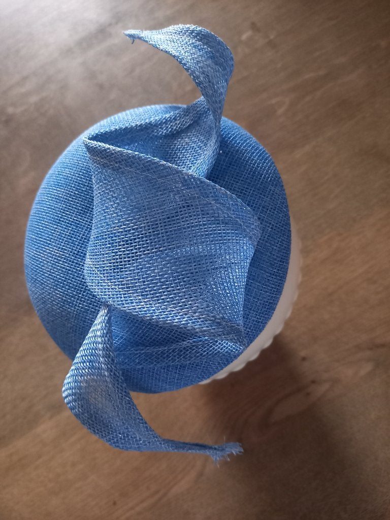 Blauw dopje op haarband, Kleding | Dames, Hoed, One size fits all, Ophalen of Verzenden, Onbekend