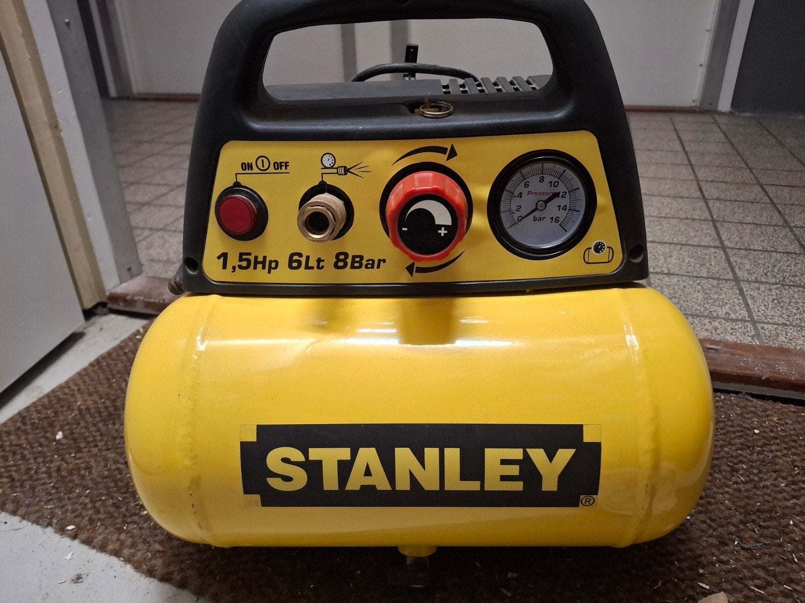 Stanley luchtcompressor, Doe-het-zelf en Verbouw, Compressors, Minder dan 25 liter, Ophalen, Minder dan 200 liter/min