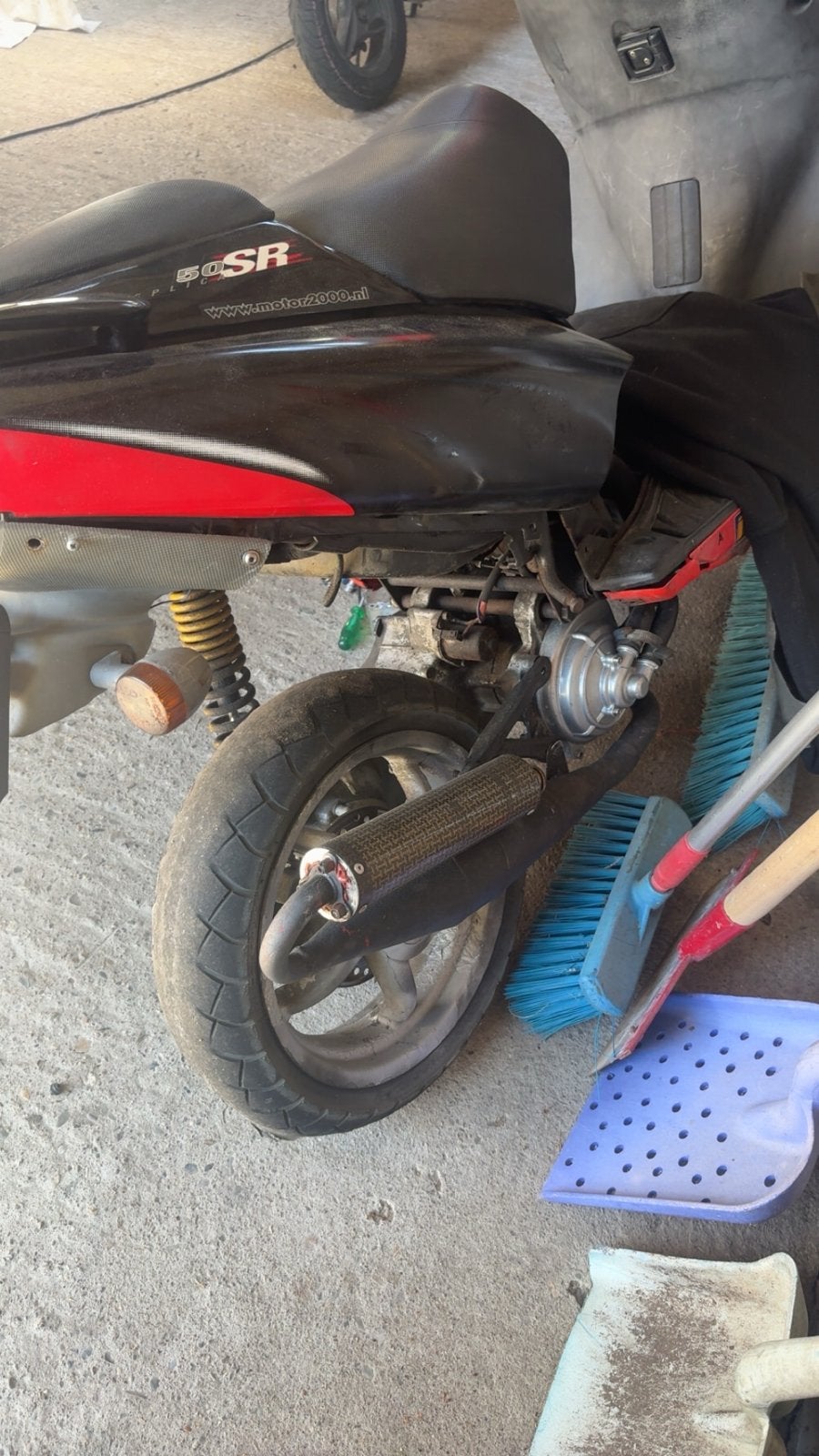 Aprilia SR 50 - 70cc, terugloop pijp, achterband op, Tweetakt, Gebruikt, Maximaal 45 km/u, SR 50
