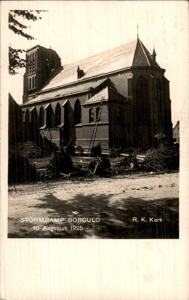 Borculo - R.K. Kerk - Stormramp 10 Augustus 1925, Verzamelen, Ansichtkaarten | Nederland, Ophalen of Verzenden, 1920 tot 1940