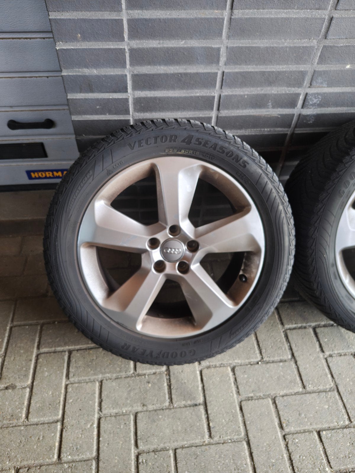 Audi velgen met Fulda en Goodyear all-season banden, Ophalen, 18 inch, Gebruikt, Banden en Velgen