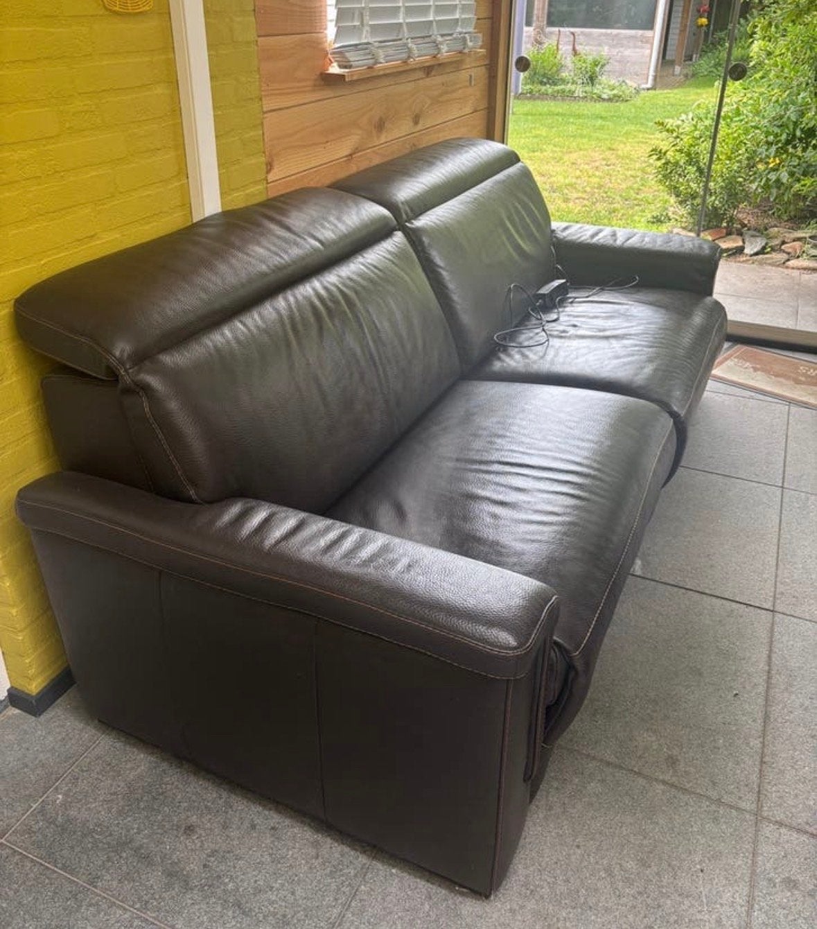Leren 2-zitsbank met relaxfunctie, Ophalen, Gebruikt, 100 tot 125 cm, Driepersoons