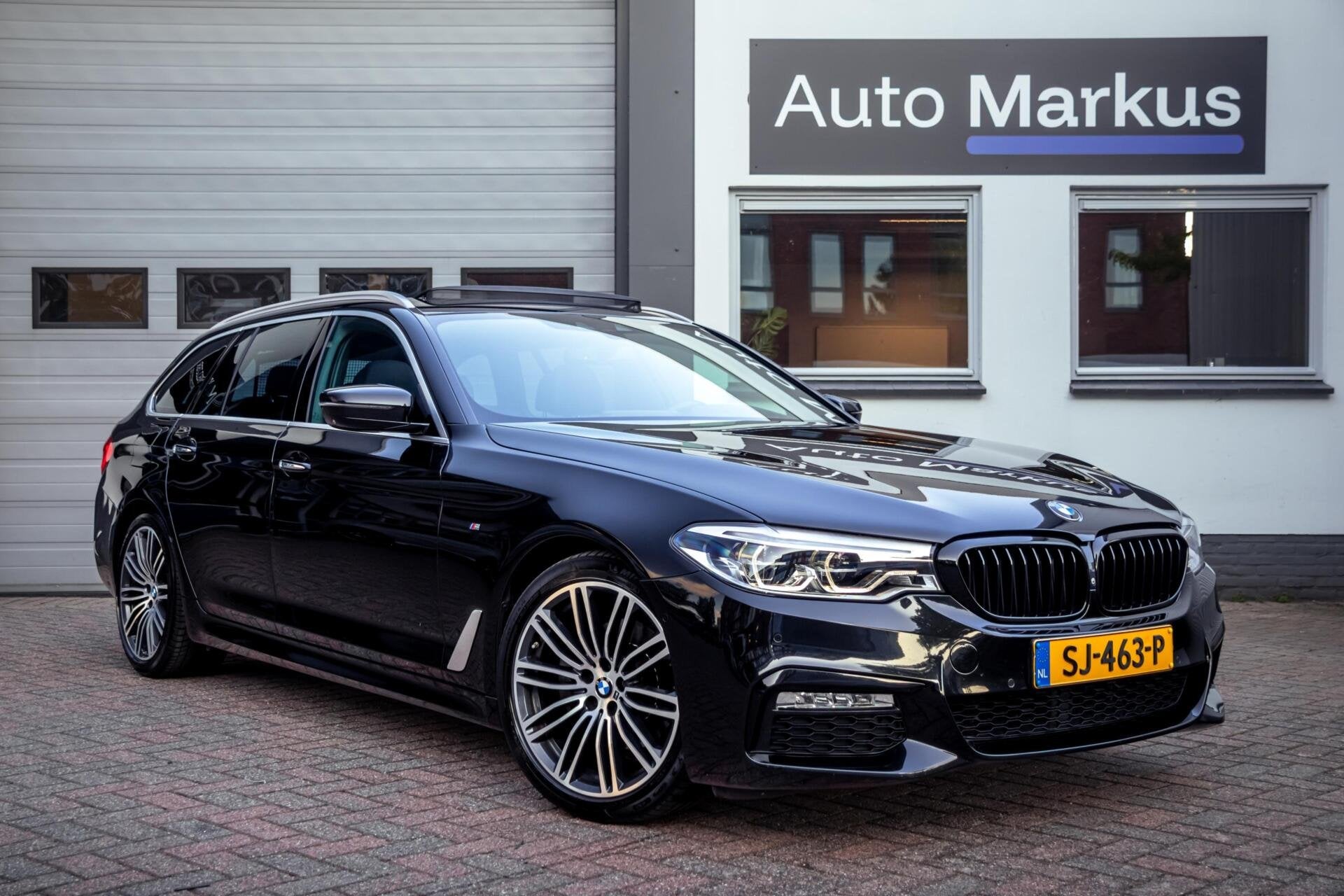 BMW 5-serie Touring 520i 3X M-Sport|Pano|360 Cam|Trekhaak|Co, Automaat, 1998 cc, Achterwielaandrijving, Gebruikt