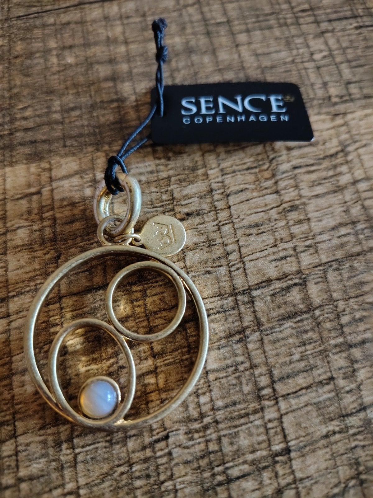 Sence Copenhagen hanger messing met steen, Overige materialen, Overige voorstellingen, Nieuw, Ophalen of Verzenden