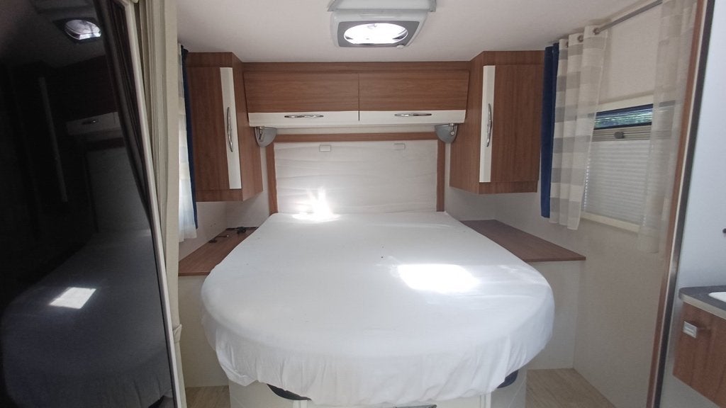 Foto 12 van Te koop: Prachtige, Pilote Essentiel P650 met Queensbed