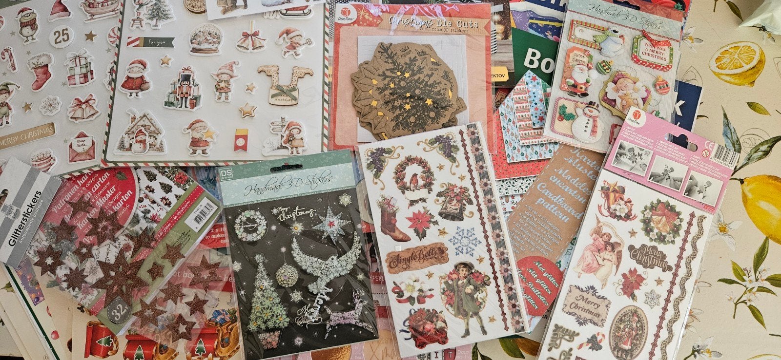 Kerst knutselmateriaal o.a. knipvellen, stickers, rub-ons, Hobby en Vrije tijd, Ophalen of Verzenden, Zo goed als nieuw, Kerst