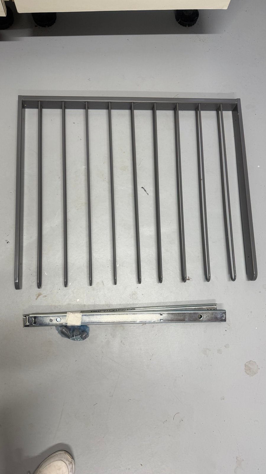 Komplement broekrek/broekhanger, Ophalen, Met plank(en), Gebruikt, 50 tot 100 cm
