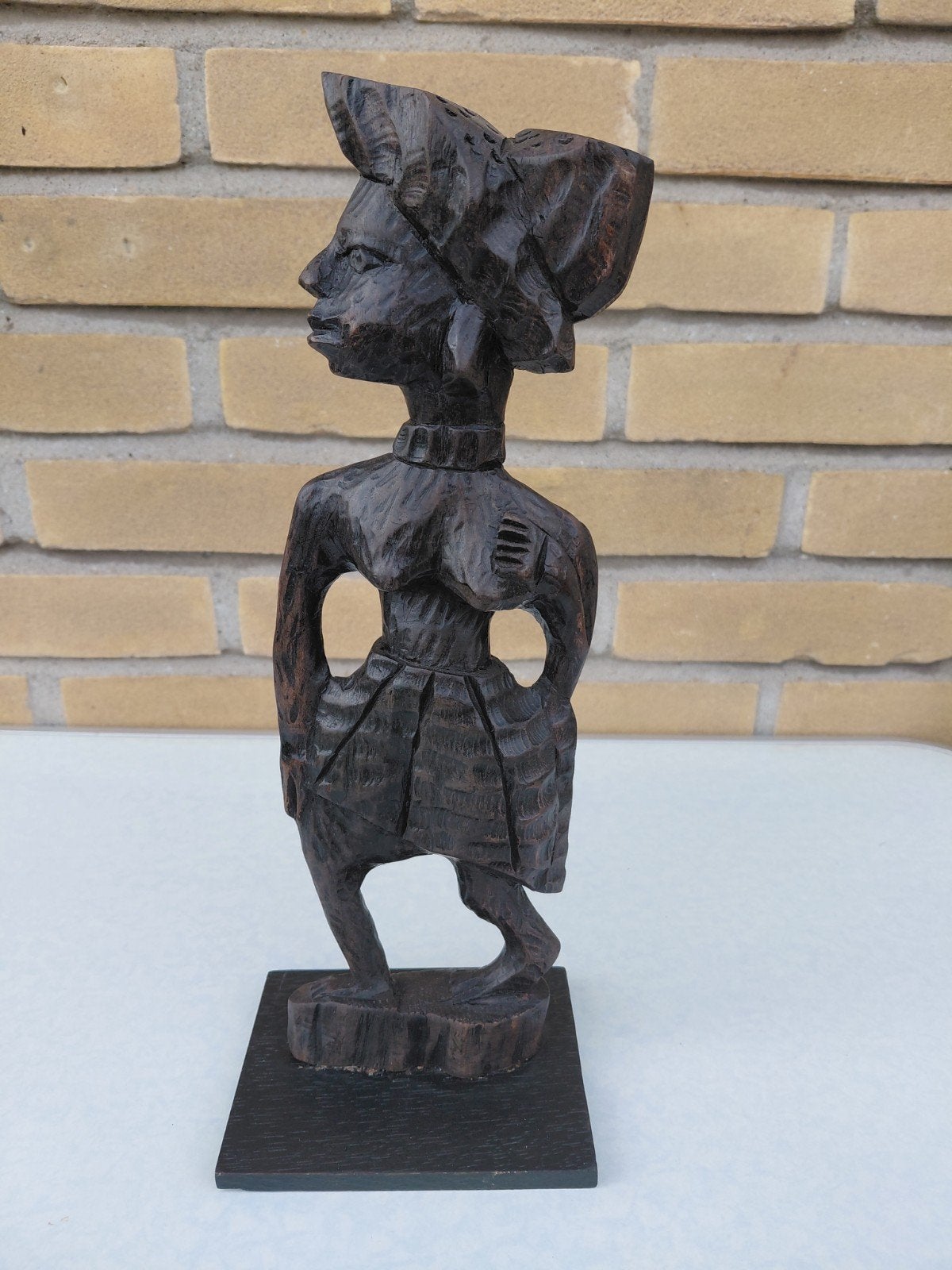 Vintage handgesneden houten beeld - vrouw - 32 cm, Houtsnijwerk, Ophalen of Verzenden, 20 - 50 cm, Hout