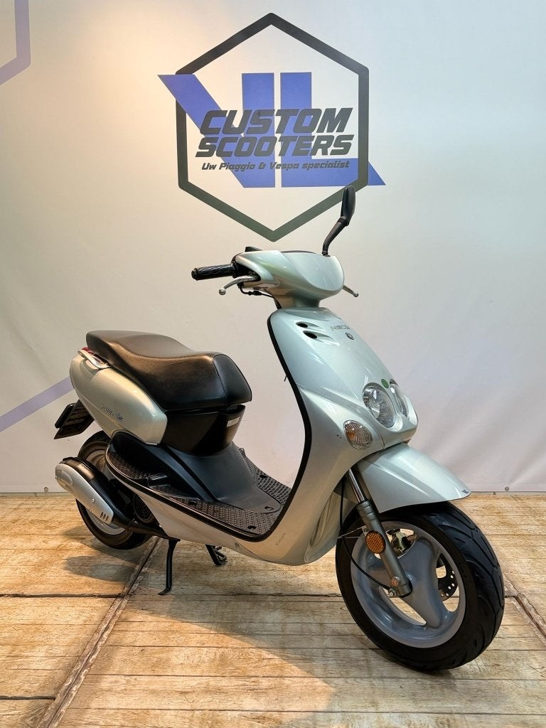 Yamaha Neos 2005 2t snor scooter (NIEUWSTAAT), Fietsen en Brommers, Scooters | Yamaha, VL Custom Scooters, Meevaltrading@gmail.com