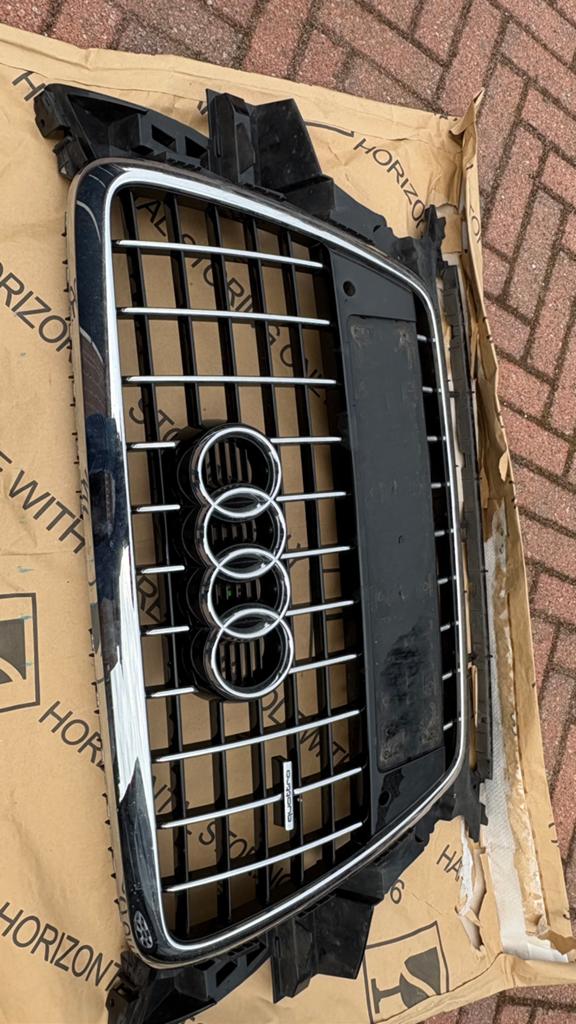 Grille Audi Q5 8R   8R0853651CT94 zwart glans S-line, Ophalen, Gebruikt, Voor, Audi