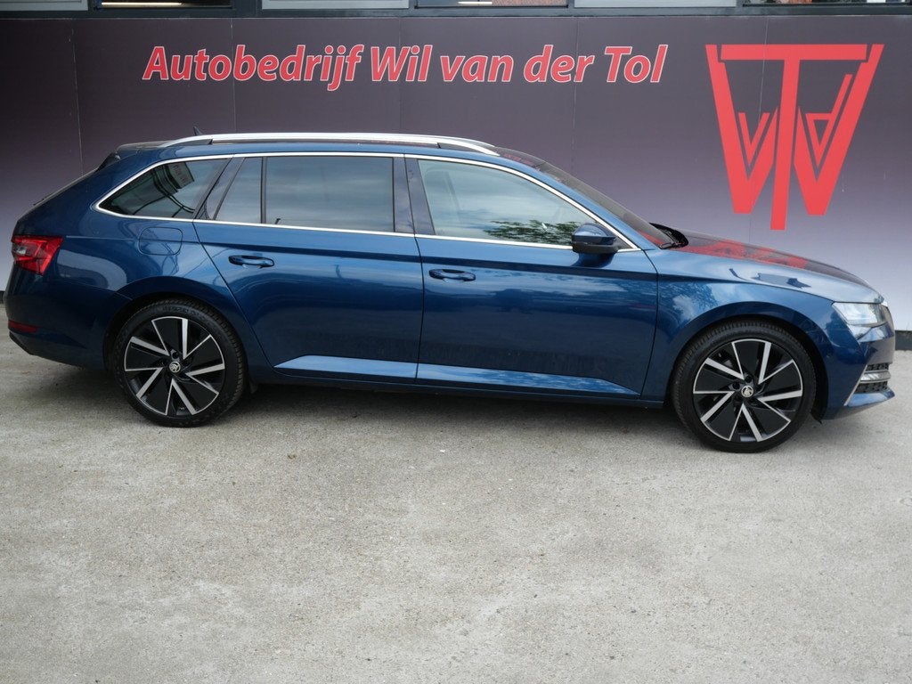 Skoda Superb Combi 1.4 TSI iV STYLE BUSINESS | PANORAMA | LE, Auto's, Skoda, Adaptive Cruise Control, Gebruikt, 4 cilinders, Blauw