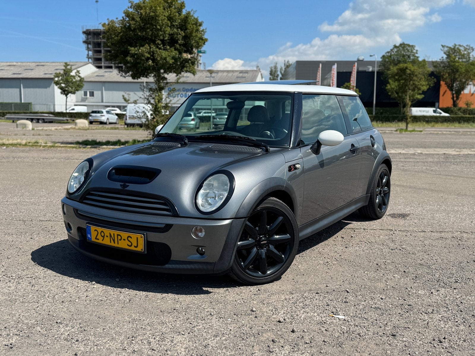 Mini 1.6 16V Cooper S 2004 Grijs, Auto's, Voorwielaandrijving, 4 cilinders, 4 stoelen, Leder en Stof