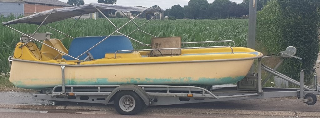 waterfiets pedaloboot met elektrische buitenboord motor, Ophalen, Gebruikt