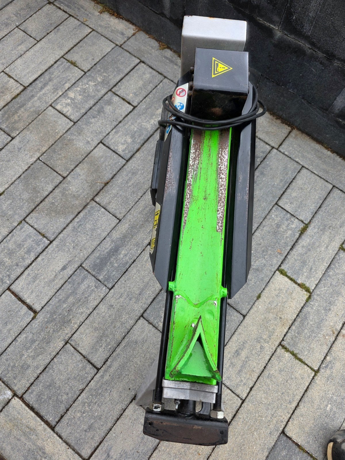 Compacte en krachtige 4-tons houtklover op 230V, Ophalen, Gebruikt, Elektrisch, Liggend