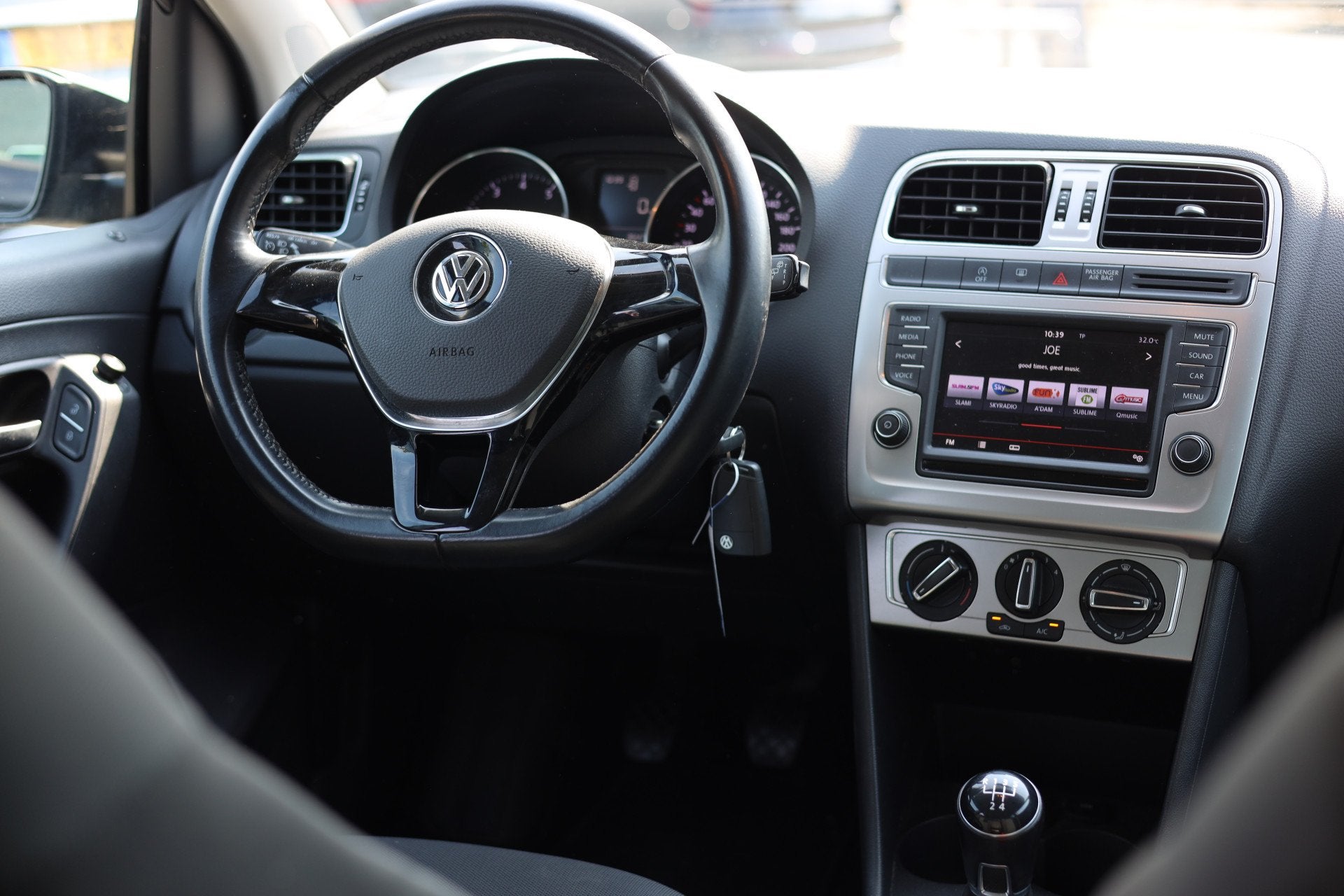 Volkswagen Polo 1.0 BLUEMOTION EDITION | AIRCO | CRUISE | CA, Voorwielaandrijving, Start-stop-systeem, Stof, Zwart