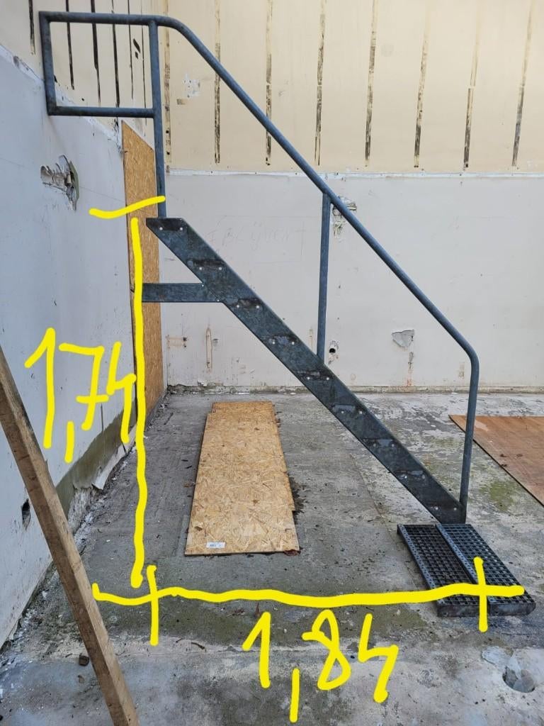 bouw/industriële trap, Doe-het-zelf en Verbouw, Ladders en Trappen, Gebruikt, Trap, Minder dan 2 meter, Opvouwbaar of Inschuifbaar