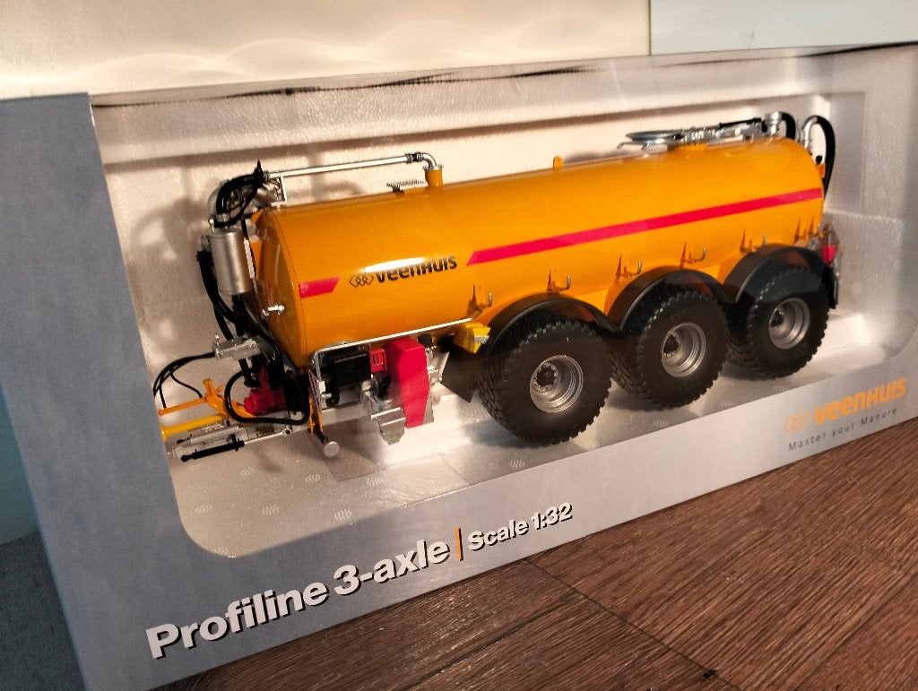 Te koop UH Veenhuis Profiline 3-axle 29.000 Liter mesttank., Ophalen of Verzenden, Nieuw, Tractor of Landbouw, Universal Hobbies