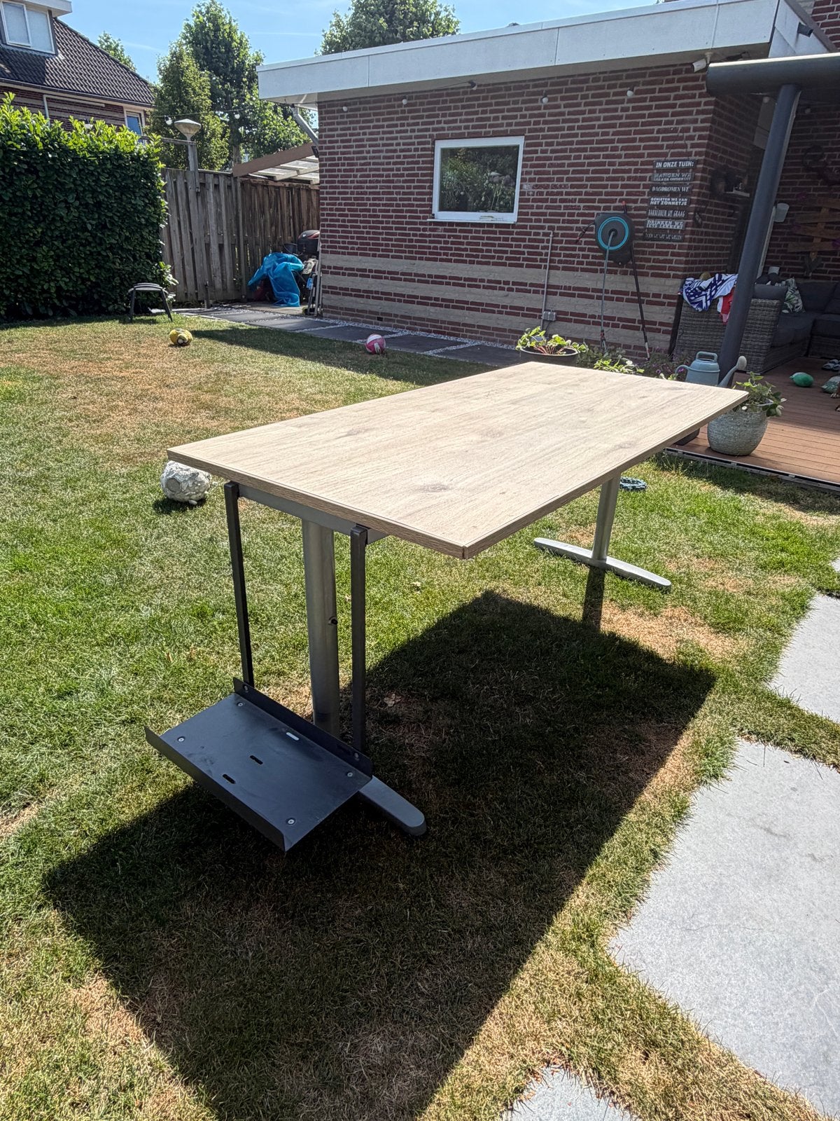 IKEA Bureau met Laminaat Afwerking, Ophalen, Spaanplaat of MDF, Zo goed als nieuw, IKEA