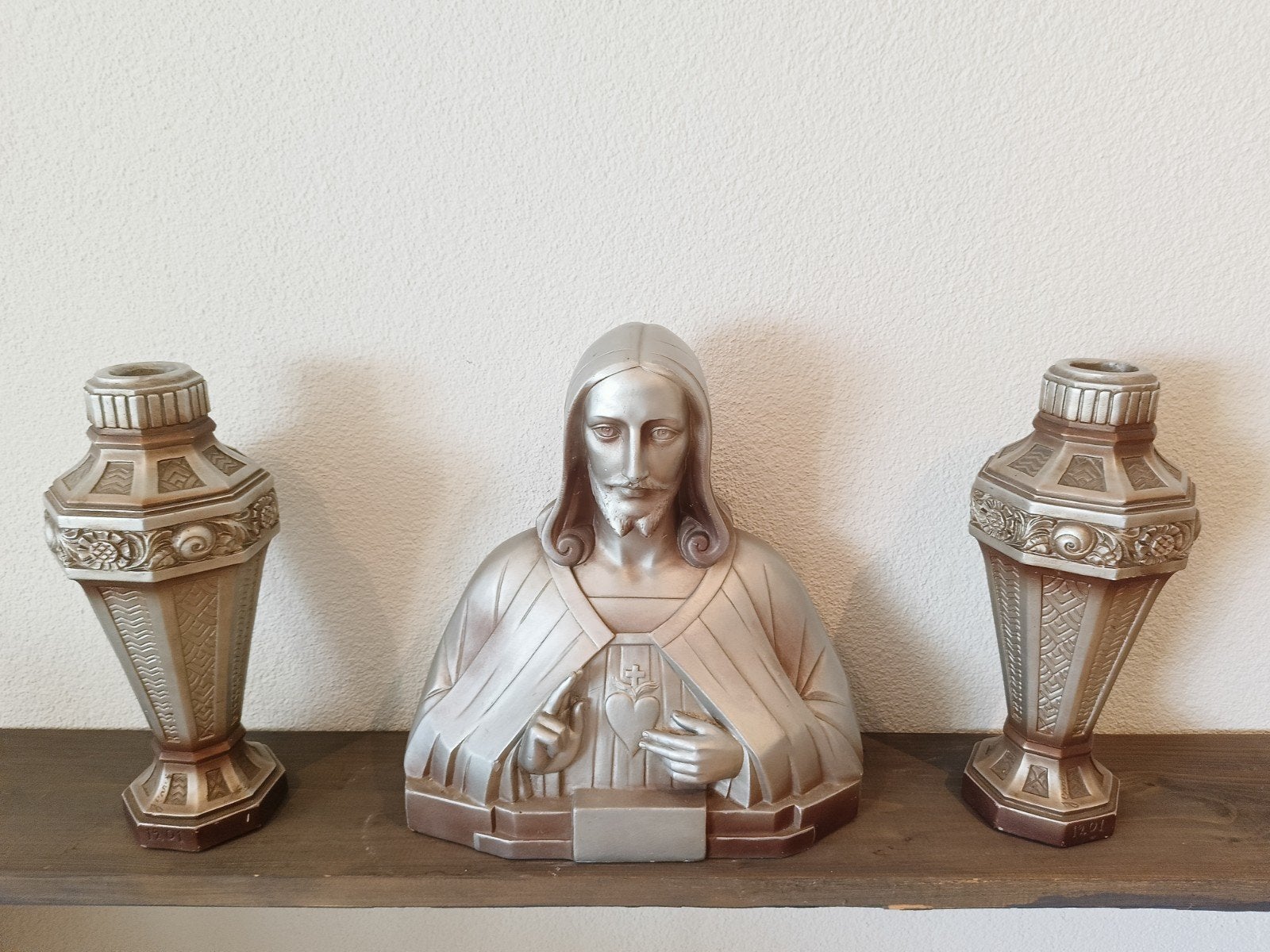 art deco stijl Jezus beeld met vazen, Ophalen